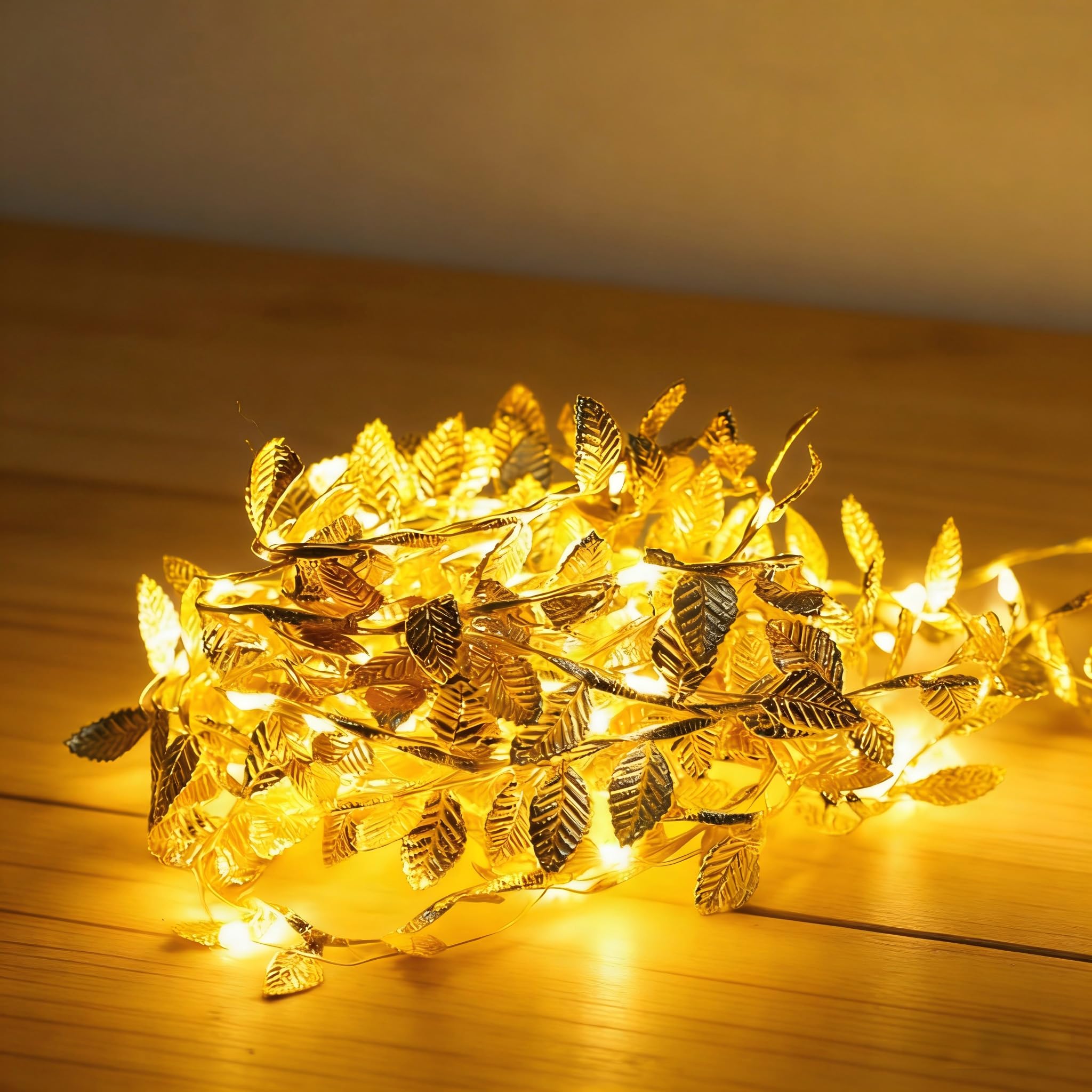 Vernisassize Fairy Lights Battery Operated Led Gold Garland Lights Light Up Garland Leaf Autumnal String Lights Ivy Table Lights Warm White Christmas Lights Battery Powered for Bedroom Indoor, 2M