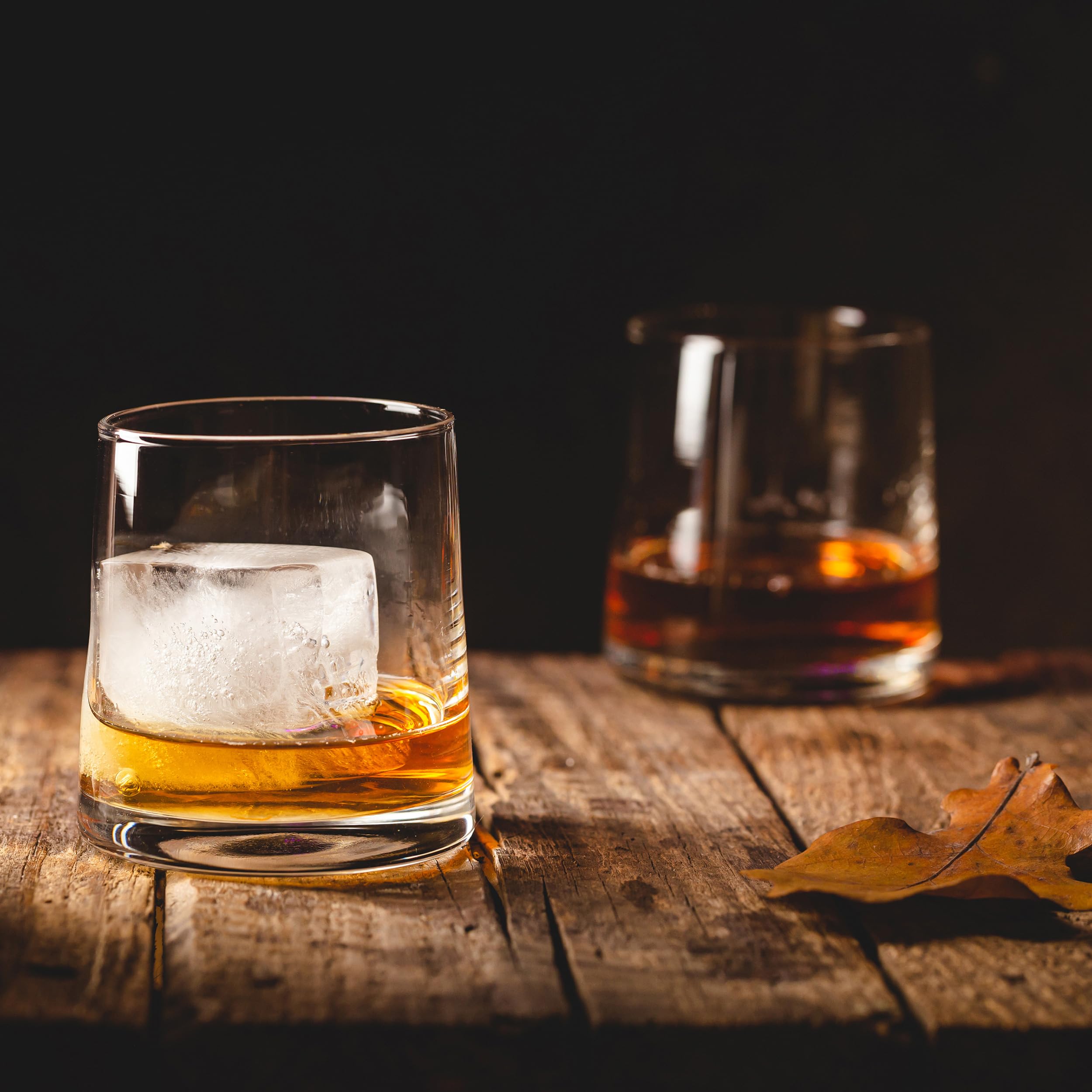 Eiswürfelbereiter 2 ct Würfel – quadratische Eiswürfelform aus Silikon, große Whiskey-Eiswürfel, 1 Set mit Behälter