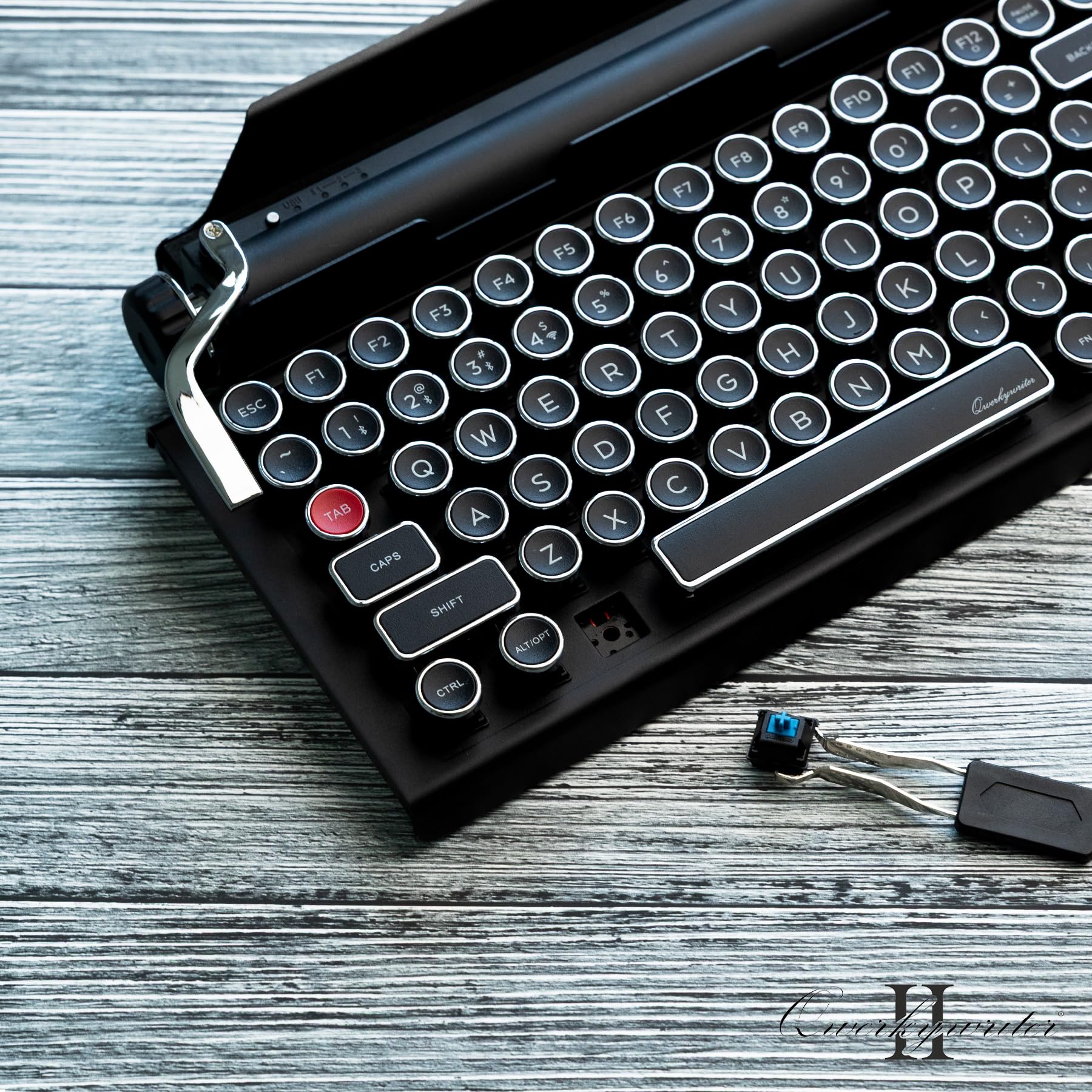 レア！QWERKYTOYS キーボード ブラックカラー Amazon | QWERKYTOYS QWERKYWRITER 2 プレミアムアルミニウムレトロ