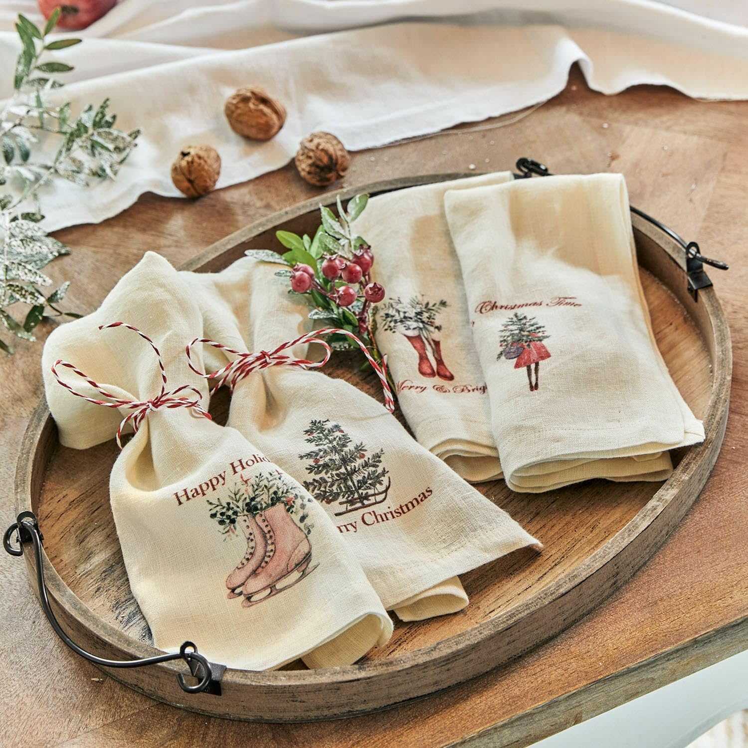 LOBERON Serviette 4er Set Merry & Bright, Dekorative Weihnachtsmotive, Festliche Tischdekoration, Weihnachtsdeko, Weihnachtliche Textilien, Leinen, weiß/rot