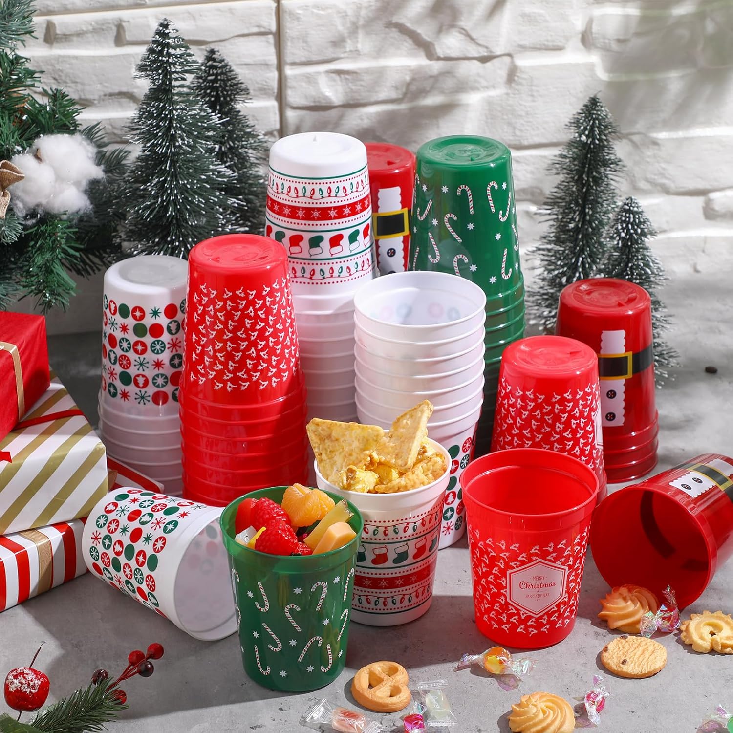 Nuenen 70 Pack 16 oz Christmas Plastic Cups Christmas Stadium Disposable Santa Cups Party Decorations Elk Candy Cane Plastic Tumblers for Xmas Party Favors Holiday Drinkware Supplies
