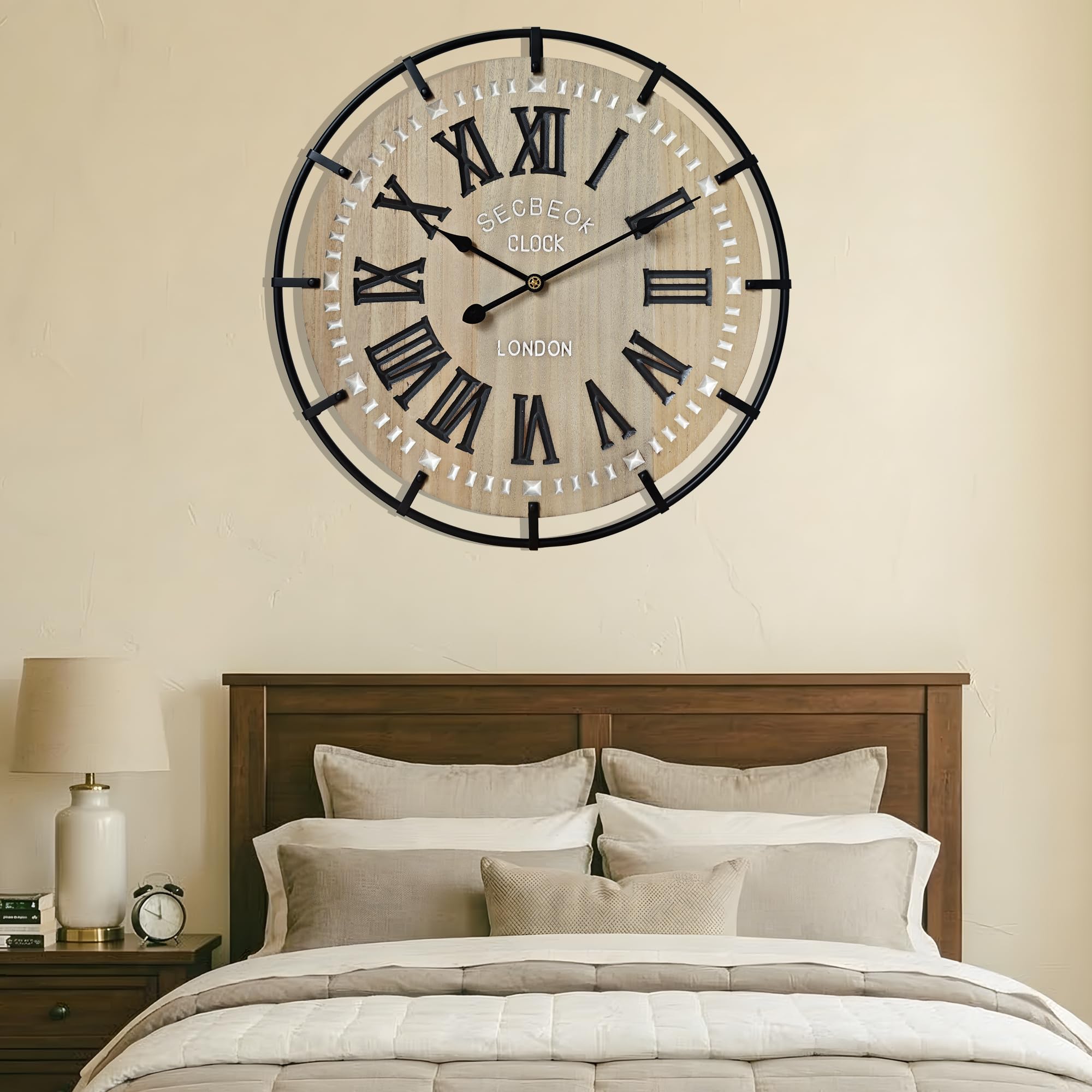 Reloj de pared grande de 24 pulgadas, madera rústica de metal con movimiento de cuarzo silencioso, números romanos fáciles de leer, reloj de pared redondo decorativo alimentado por pilas para