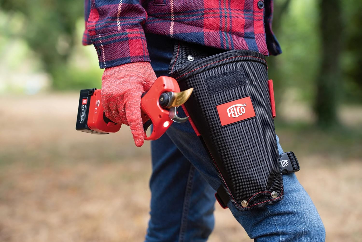 FELCO 834 Electric Pruning Shear – 1.6" Cutting Capacity, Lightweight Cordless Design, Cut Shield & F-Gold Blade for Professional Vineyard, Orchard, Farm & Garden Use (FELCO 834W - All Purpose Blade)