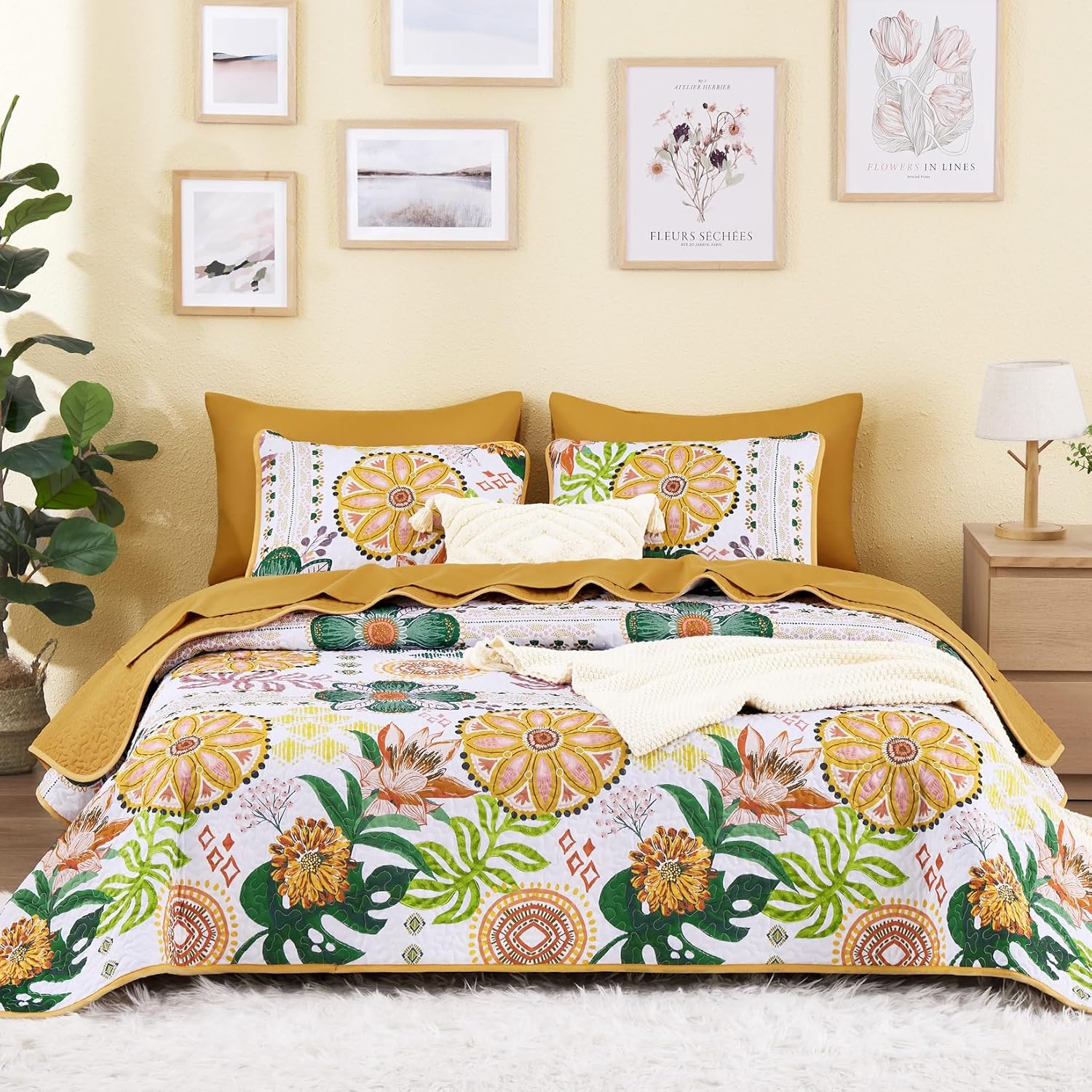Wake In Cloud - Boho Quilt Set, Floral Bohemian Chic Farmhouse Tropical Botanical Colorful Flower Pattern, Reversible Lightweight Bedspread Coverlet, 3 Pieces, Amber Gold, King Size