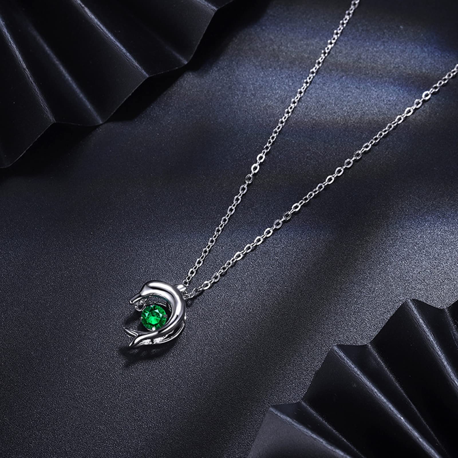 Halskette mit Anhänger aus 925er-Sterlingsilber für Damen, Delfin-Anhänger mit Smaragd, 0,25 ct. Anhänger-Halskette für Damen und Mädchen