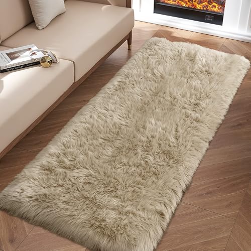 Alfombra beige esponjosa para dormitorio, alfombra de piel sintética de 2 x 6 pies para pasillo, alfombra de pelo suave para sofá, alfombra