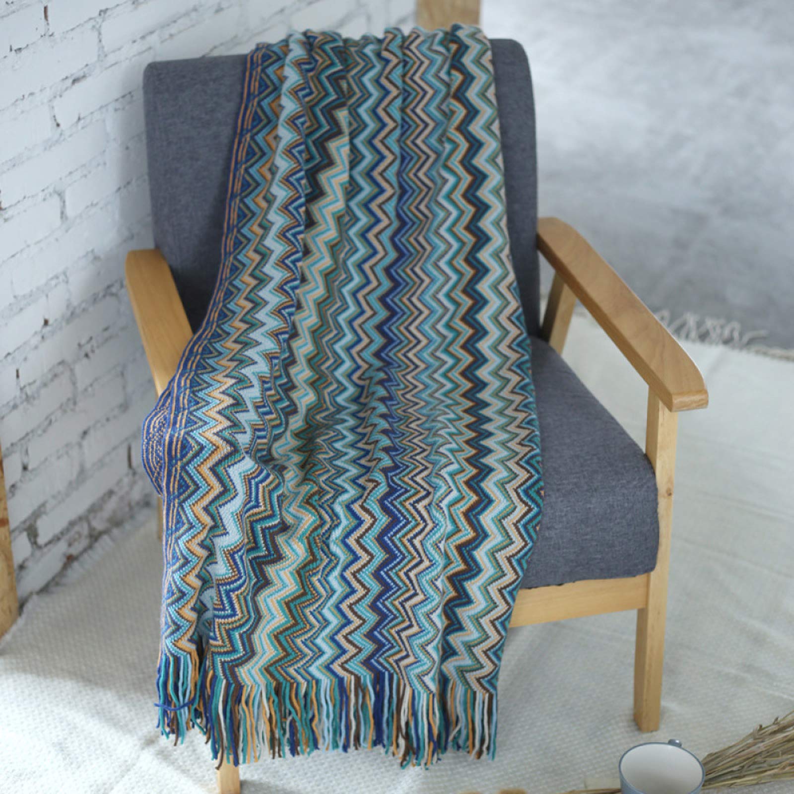 Couverture de chevet bohème bleue contre le linge de lit terne