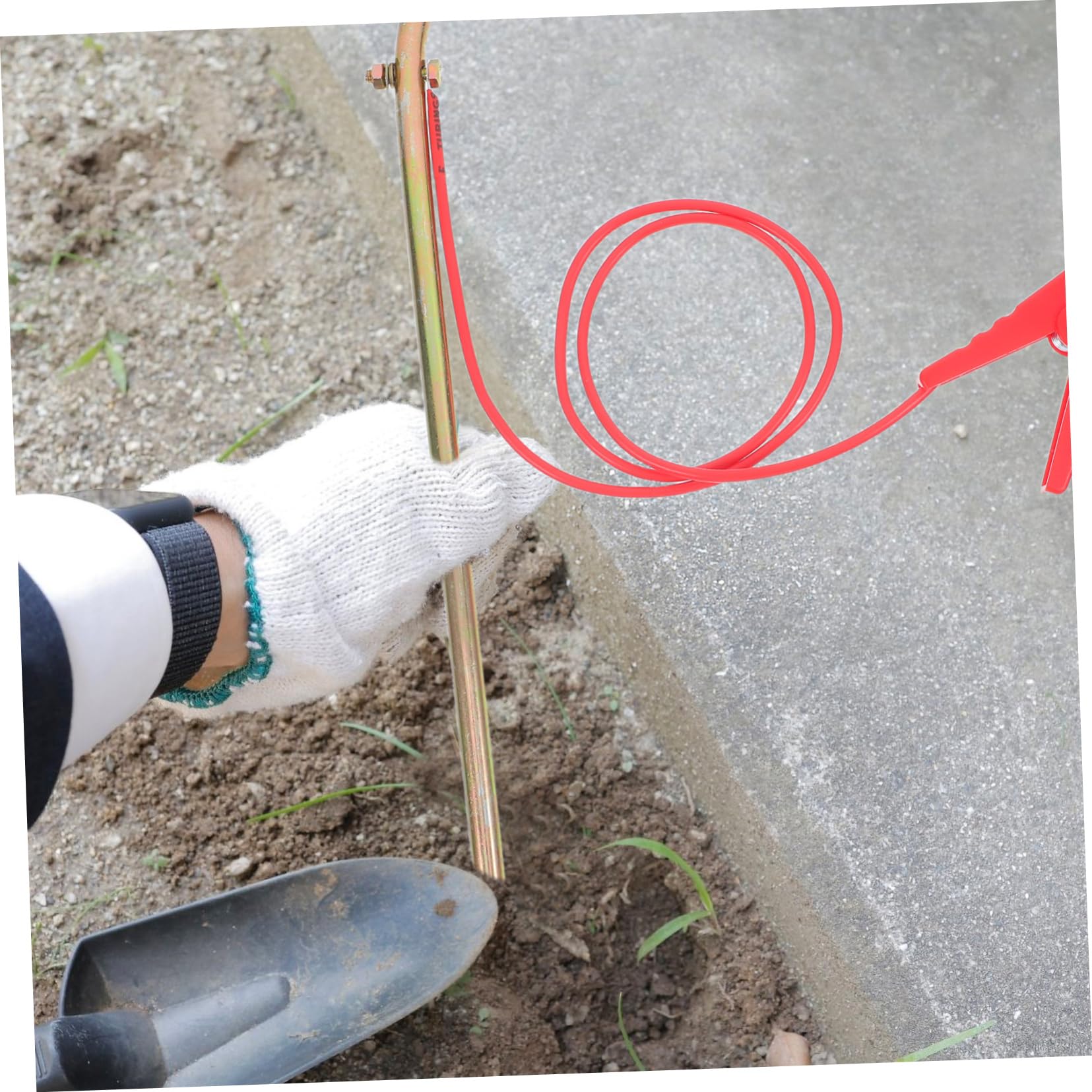 Picchetto di Terra Portatile con Clip Metallica, Set 1 Pezzo | Ferro Dorato, Cavo Incluso, Uso in Campeggio e Recinzioni Elettriche, Connessione Sicura