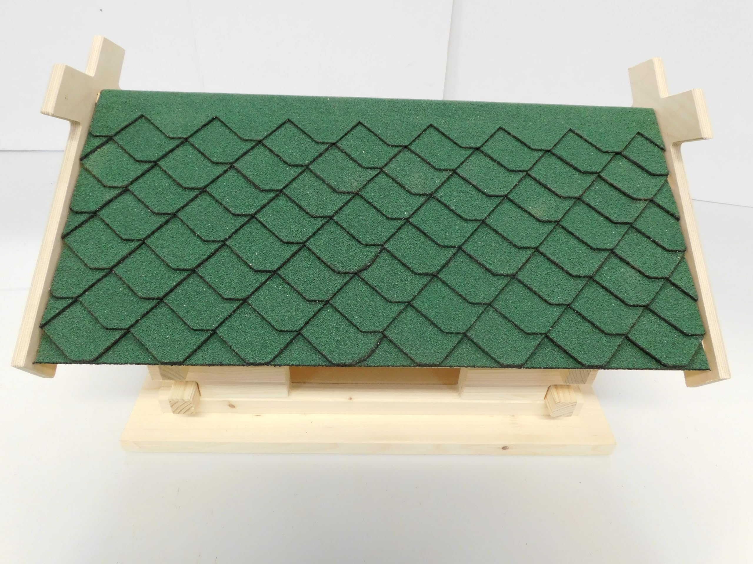 Manufaktur Martinshof Vogelhaus Bausatz, Schiefer grün, 44cm x 37cm x 27cm, für Meise, Spatz, Witterungsbeständig, Freistehend, Fichtenholz, Vögel