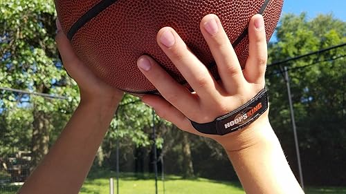 Miniatura 7 de HOOPSKING Juego de 2 ayudas para entrenamiento de baloncesto para regates y disparos, mantén la pelota fuera de tu palma, captura de fútbol