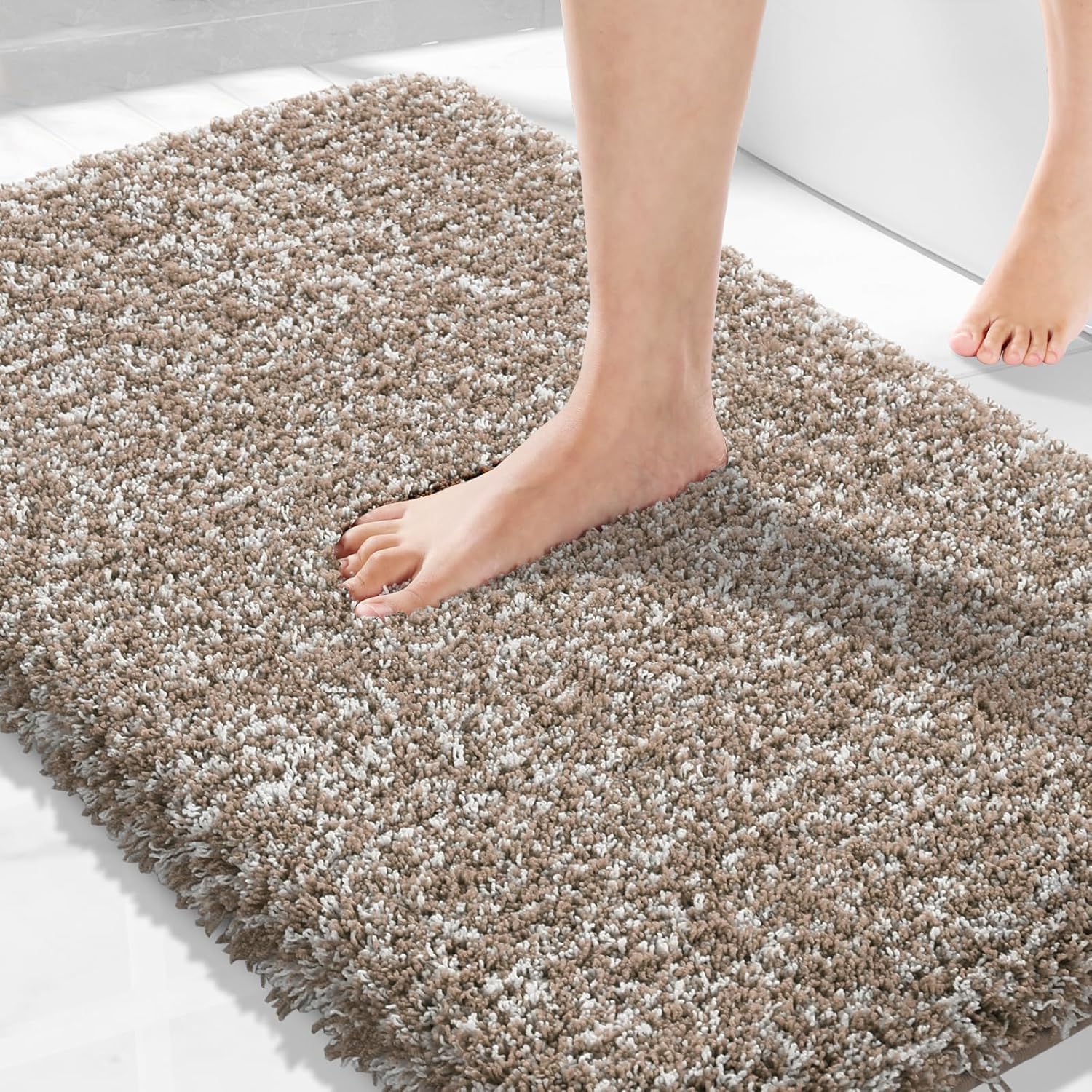 Yimobra Bath Mat, Super Shaggy Soft Comfortable Non Slip, Water Absorbent Microfiber Bath Mat, Dries Quickly, Machine Washable Thick Bathroom Floor Rugs for Shower, 92 x 61 cm, Brown and White