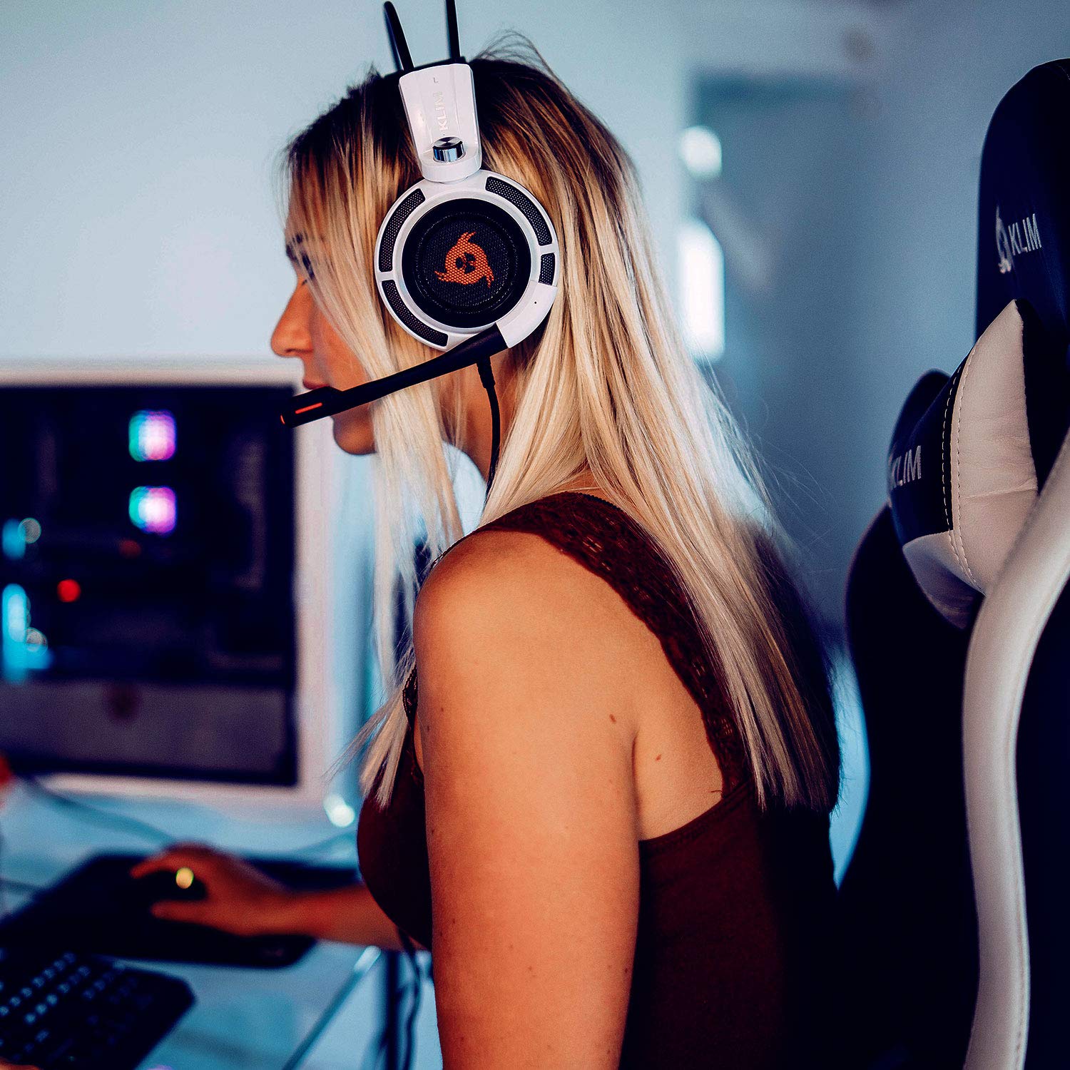 KLIM Puma - Zestaw słuchawkowy USB dla graczy z mikrofonem - Dźwięk przestrzenny 7.1 - Zintegrowane wibracje - Idealny do gier na PC i PS4 - Zestaw słuchawkowy PS5 - Nowa wersja - Biały