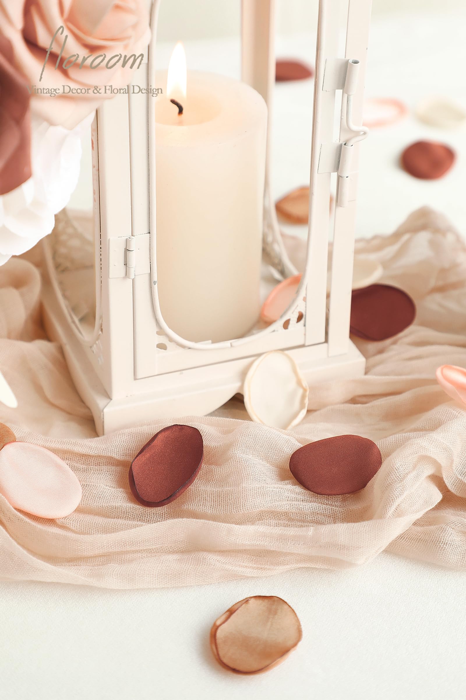 GIVBRO 500 pcs Pétales de Rose Artificiels Pétales de Fleurs en Soie Mariage Dispersion Confettis Accessoires de Fête pour la Décoration de La Maison Blanc Lait