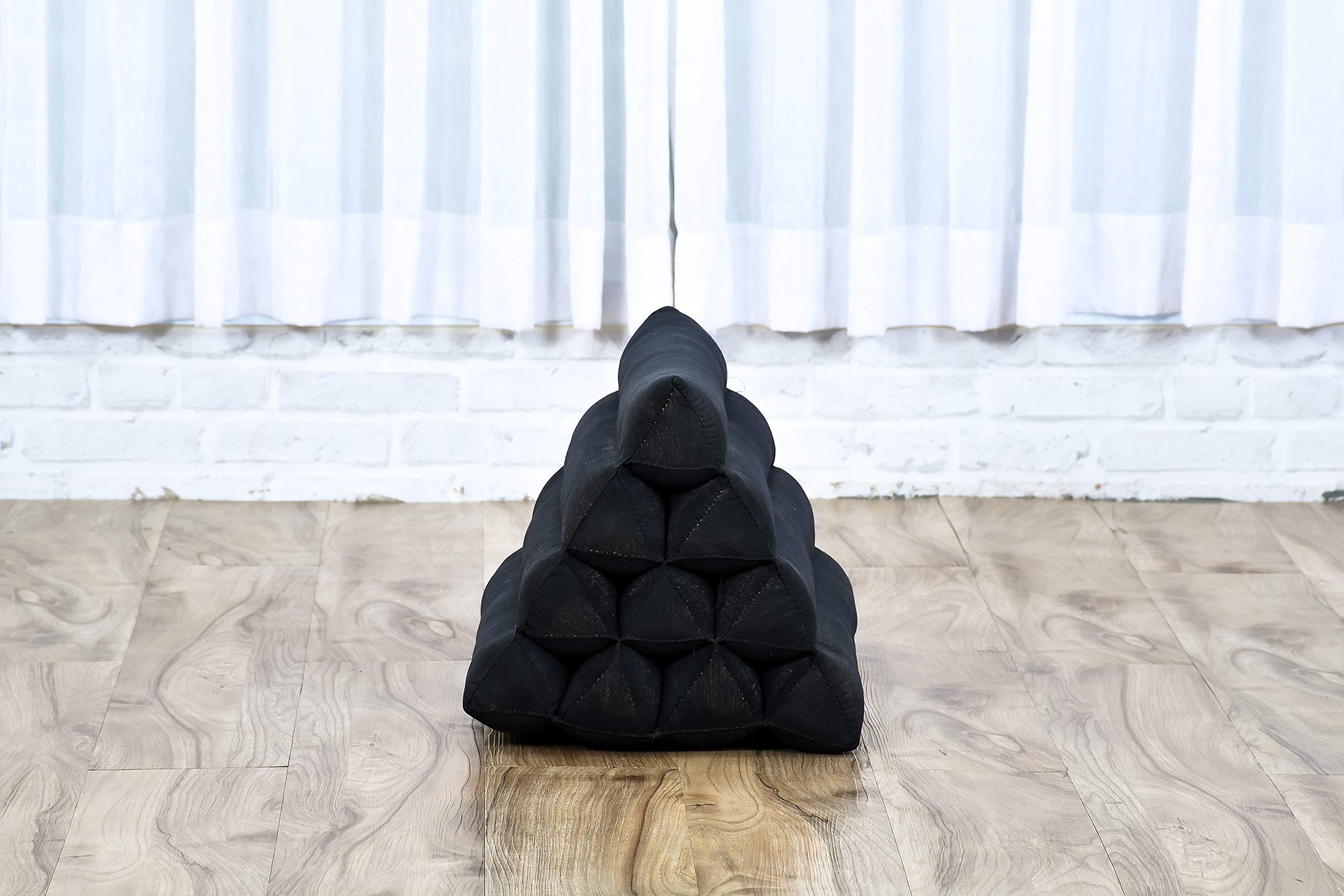 LEEWADEE Cuscino Triangolare Thai 50 x 33 x 33 cm - Kapok Schienale | Cuscino da lettura, da pavimento & da meditazione con supporto schiena - per letto & divano, arredo salotto