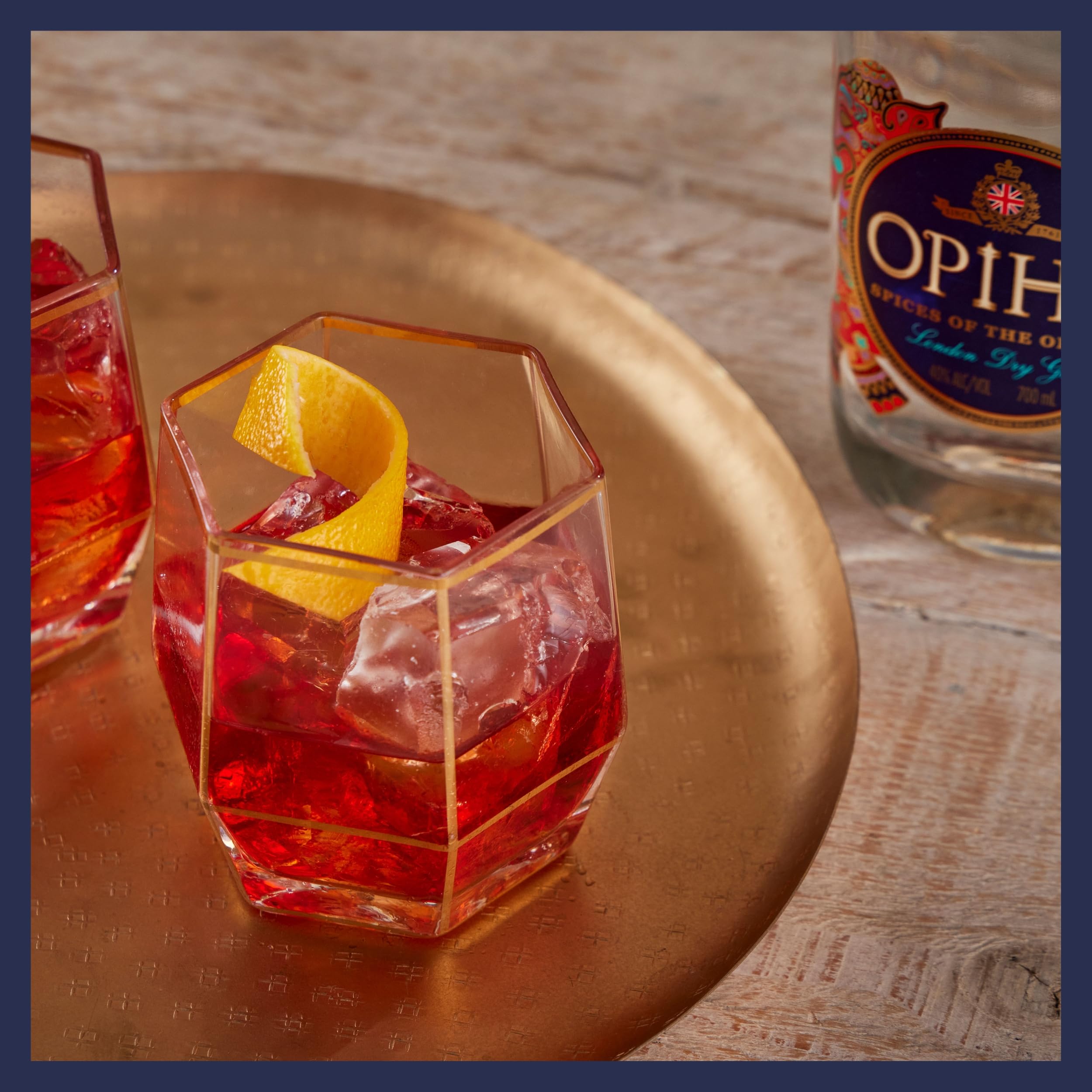 Opihr Spices of the Orient Dry Gin - mit erlesenen Gewürzen wie schwarzer Pfeffer aus Indien, Kubeben-Pfeffer aus Indonesien und Koriander aus Marokko (1 x 0,7l)