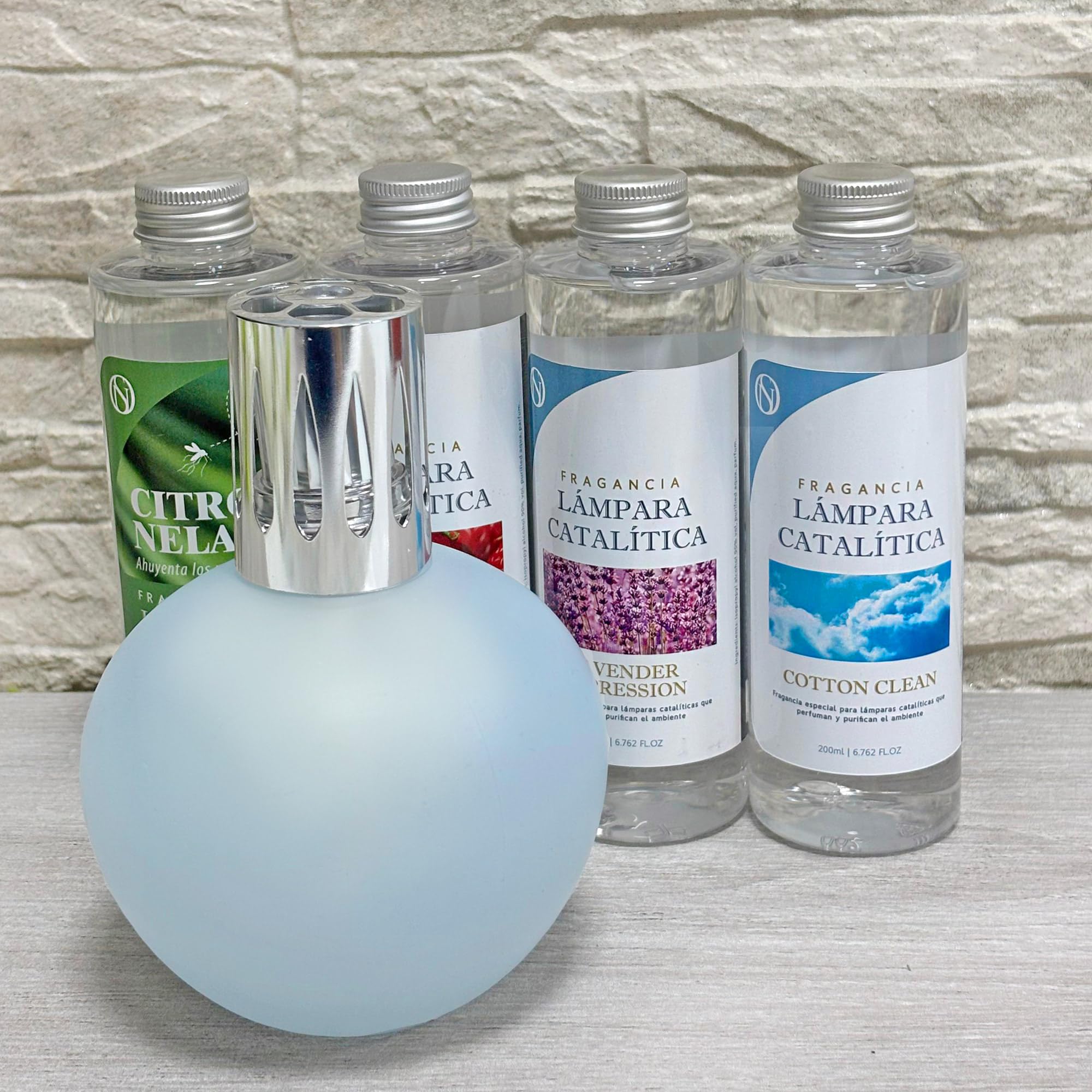 Pack Ahorro Lámpara Catalítica Azul Grisáceo Mate + Fragancia Wild Strawberry 200ml. Elimina Malos olores e impurezas, perfuma y Limpia