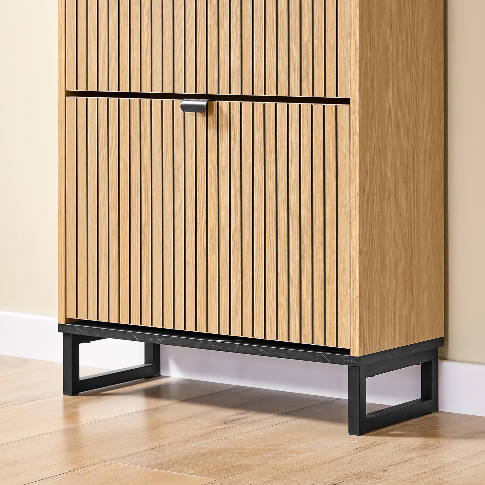 SoBuy Schuhschrank schmal schuhkipper – platzsparendes Schuhregal mit Klappen für Flur & Kommode – modernes Design, für 8-12 Paar Schuhe, bis 30 kg, schwarz/hellholz – FSR202-N