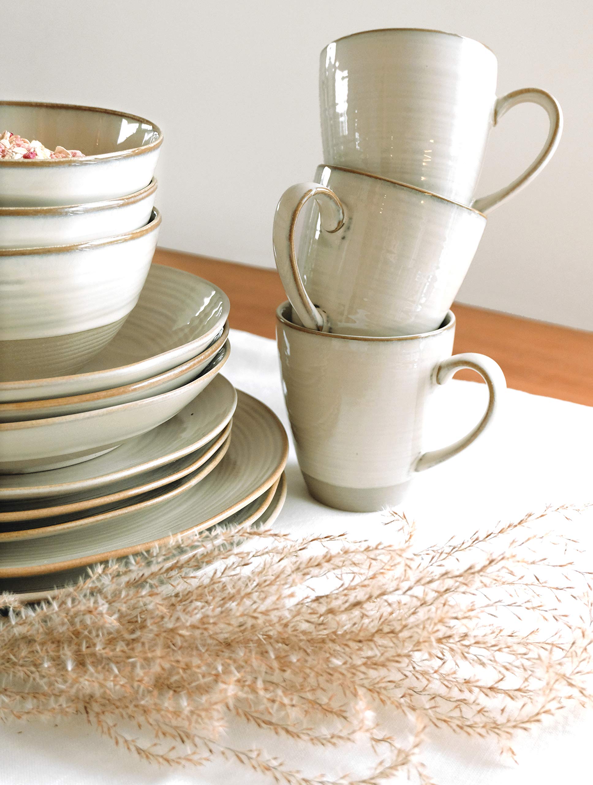 MÄSER 931371 Serie Nottingham Vintage Teller-Set für 4 Personen, 8-teiliges Tafelservice mit Speiseteller und Suppenteller im unregelmäßig runden Retro Look, Steinzeug, Beige