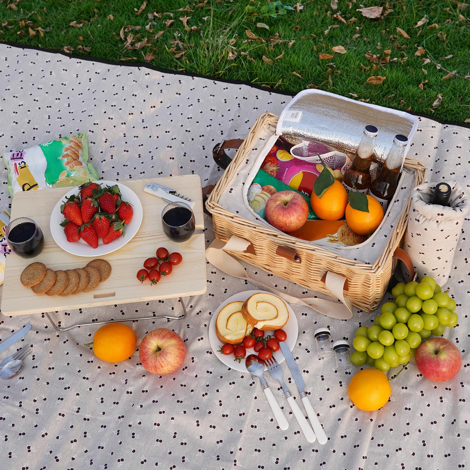 HappyPicnic Picknickkorb für 2, handgefertigtes Weiden-Picknick-Set mit Klapptisch und wasserdichter Decke, großer isolierter Picknickkorb mit Weintasche & Besteck-Set für Picknick, Camping, Urlaub