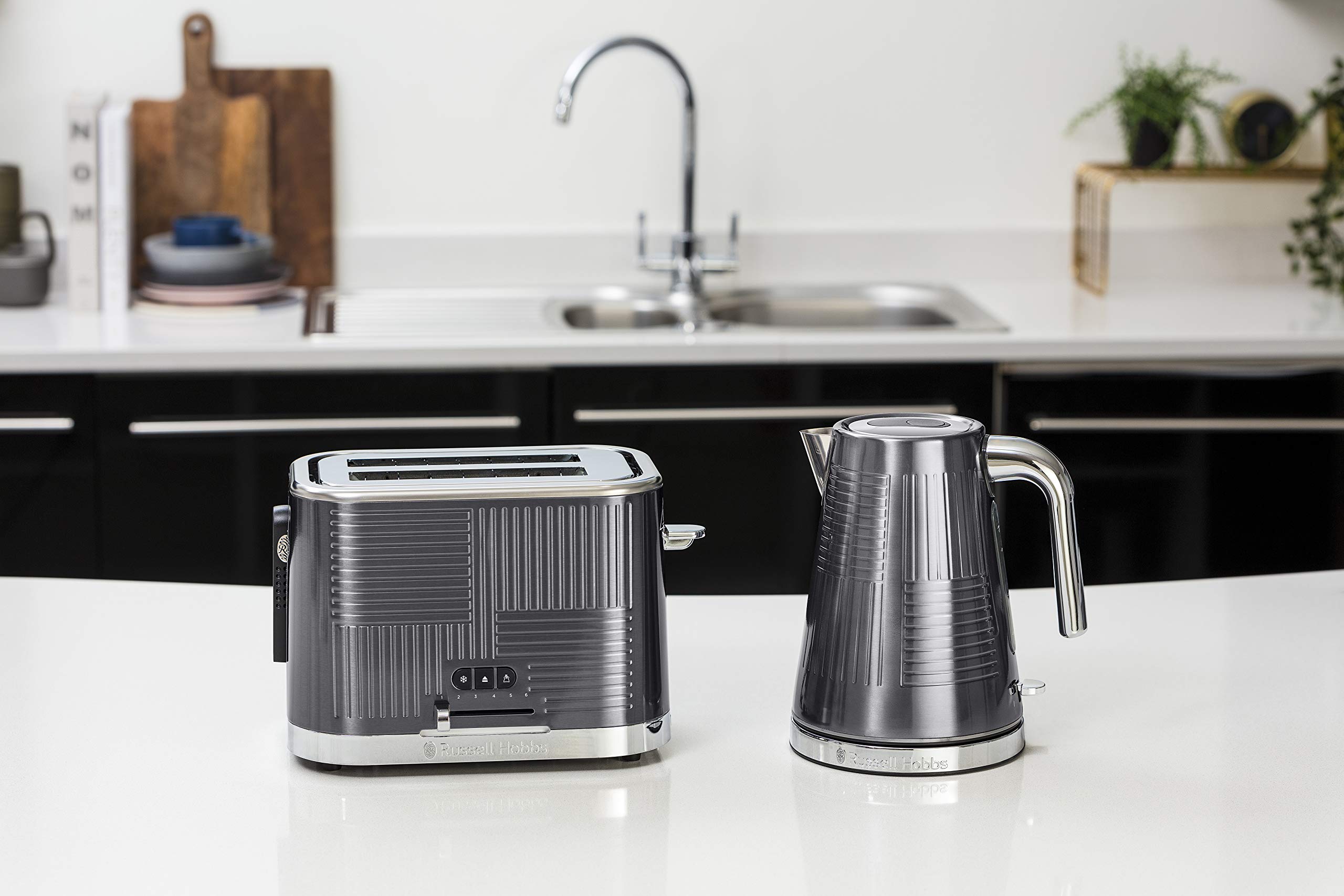 Russell Hobbs Tostapane, Scaldapanini, Toast Farciti, 2 fette diversa dimensione, Funzione Lift & Look, Riscalda e Scongela, Geo Steel 25250-56