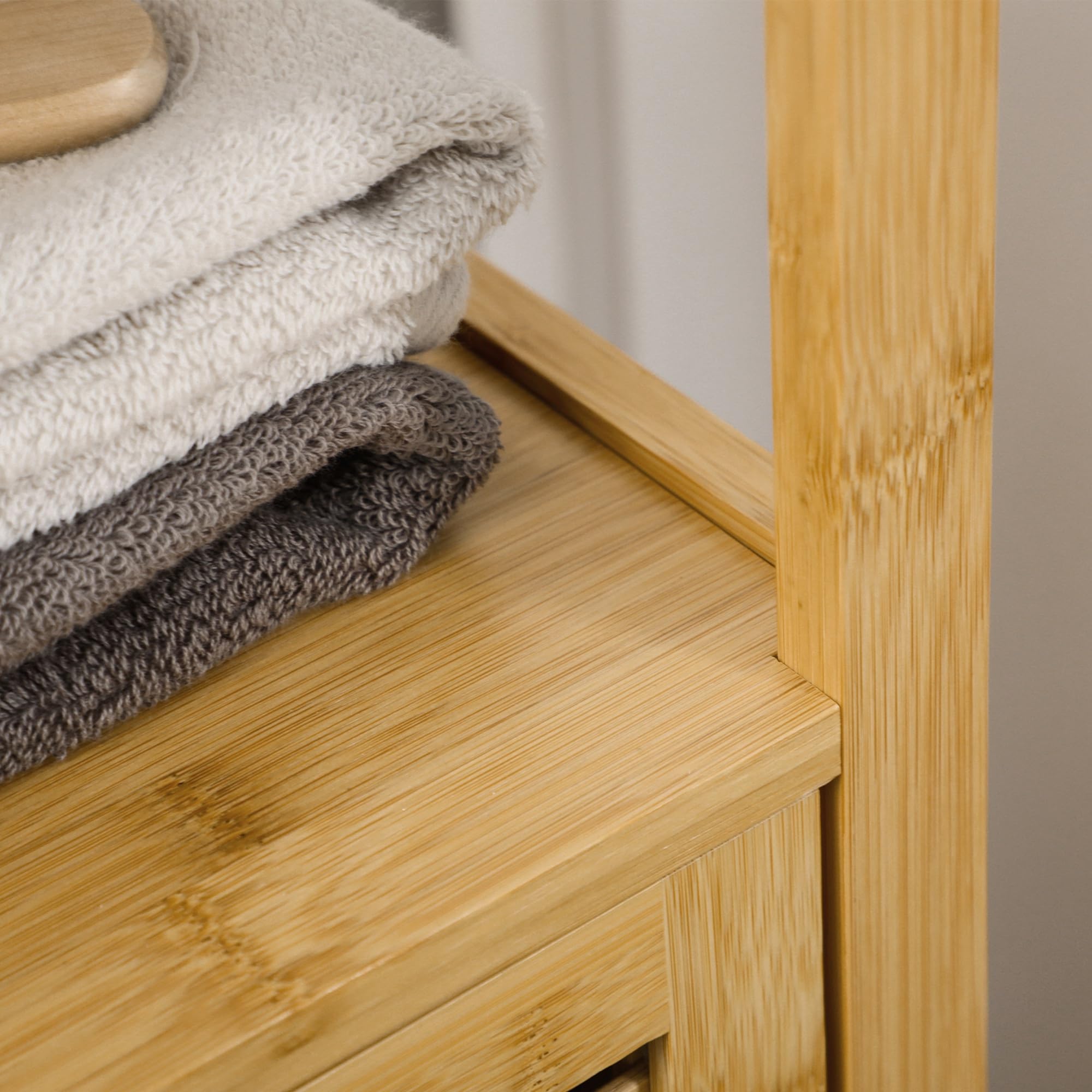 kleankin Armario Auxiliar de Baño de Bambú 32,9x29,9x120 cm Natural | Estantería de Baño, 2 Estantes Abiertos, Puerta de Rejilla, para Ducha Salón