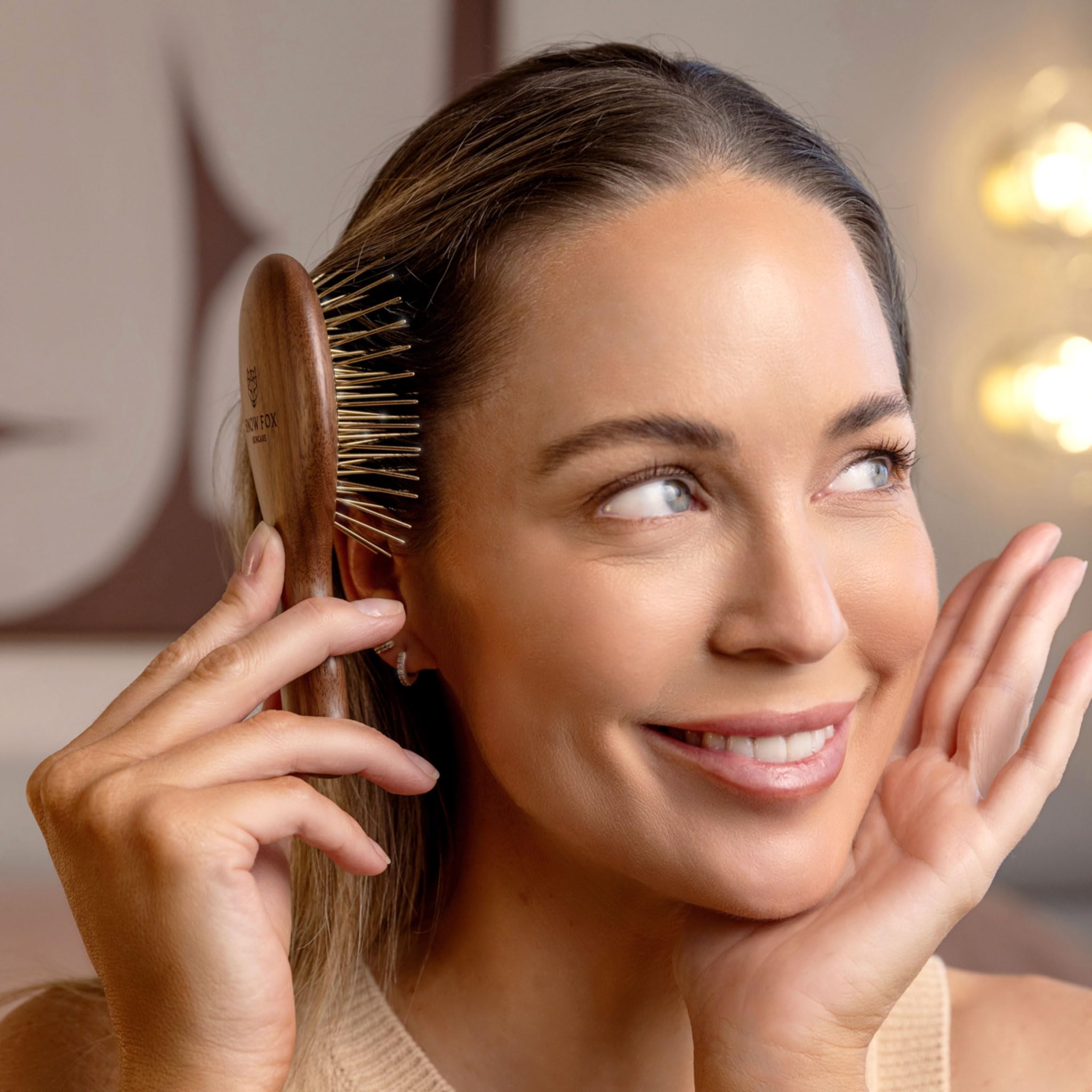 のるてす　 FOX GUA SHA HAIR & BRUSH Gua Sha Hair & Scalp Brush: Infrared Walnut Edition : Amazon.sg