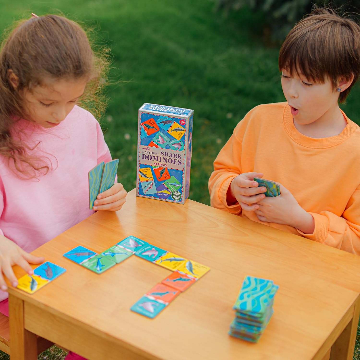 eeBoo: Giant Shiny Shark Dominoes - 28 Oversized Color Dominoes, Animal Themed, Classic Matching Family Game, Preschool, Kids Ages 3+, 2-4 Players