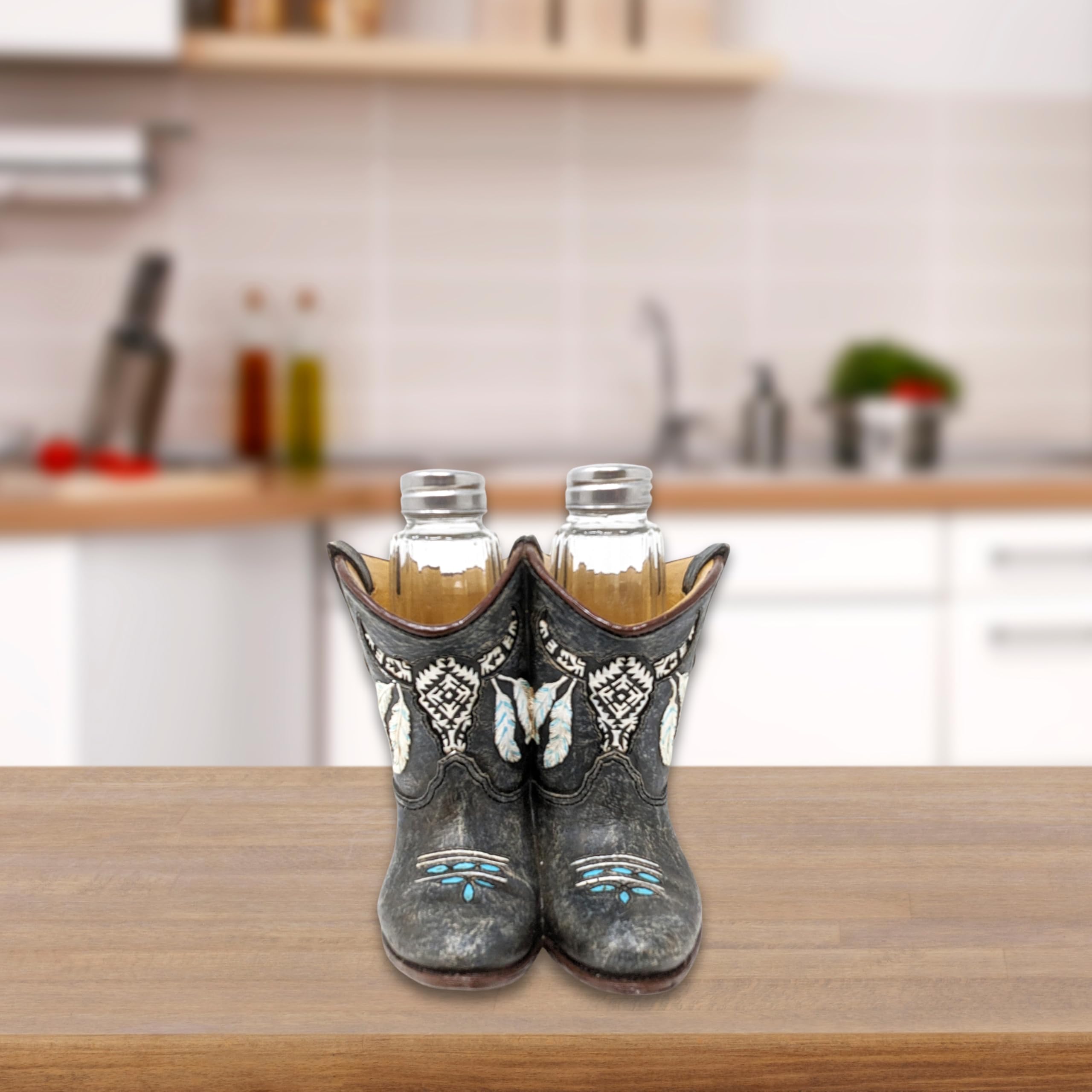 Juego de salero y pimentero de botas vaqueras, decoración rústica occidental con diseño de piel sintética, soporte decorativo de resina con agitadores de vidrio, accesorio único de cocina o mesa de