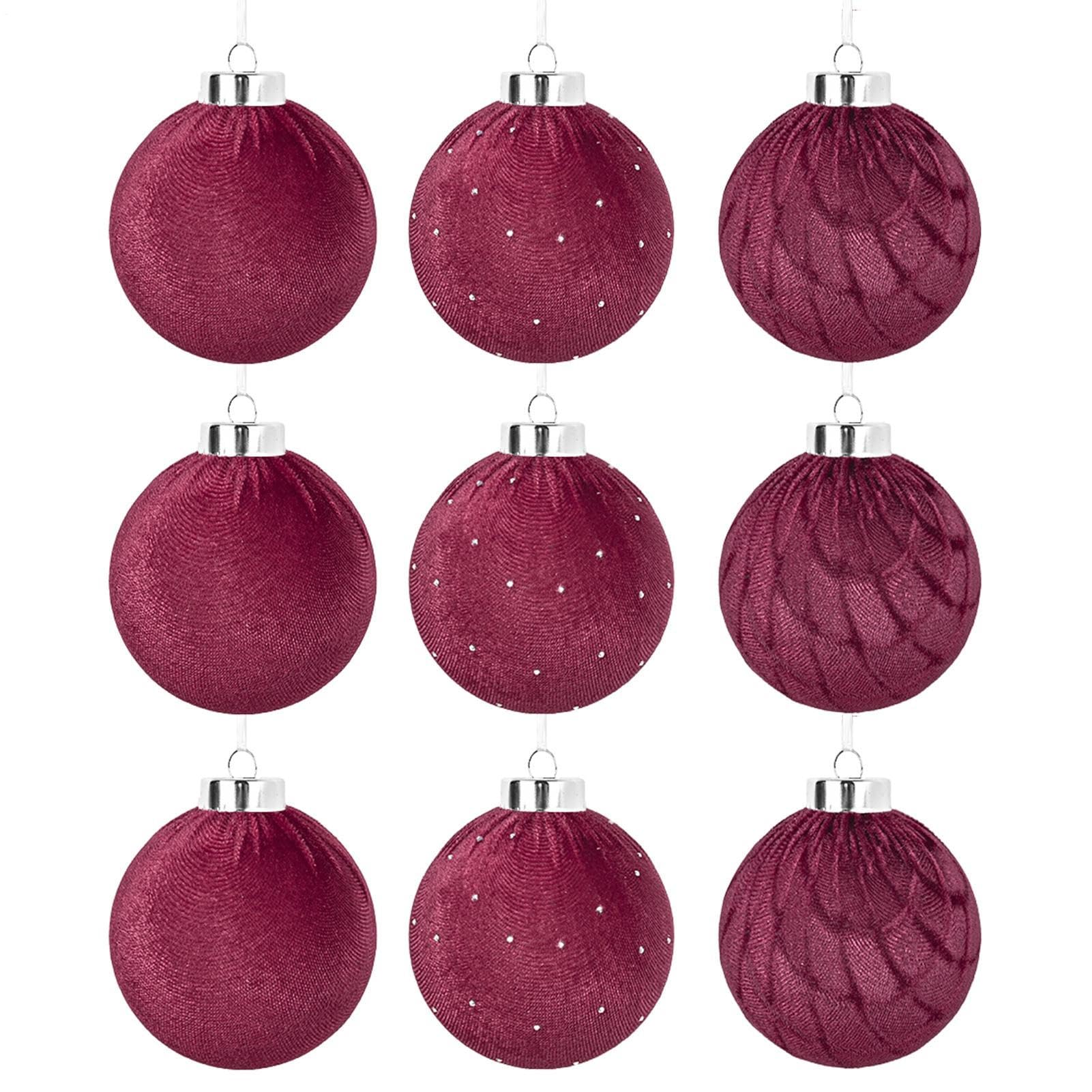 Boules de Noël en velours pour un appartement cocooning et une décoration festive réussie