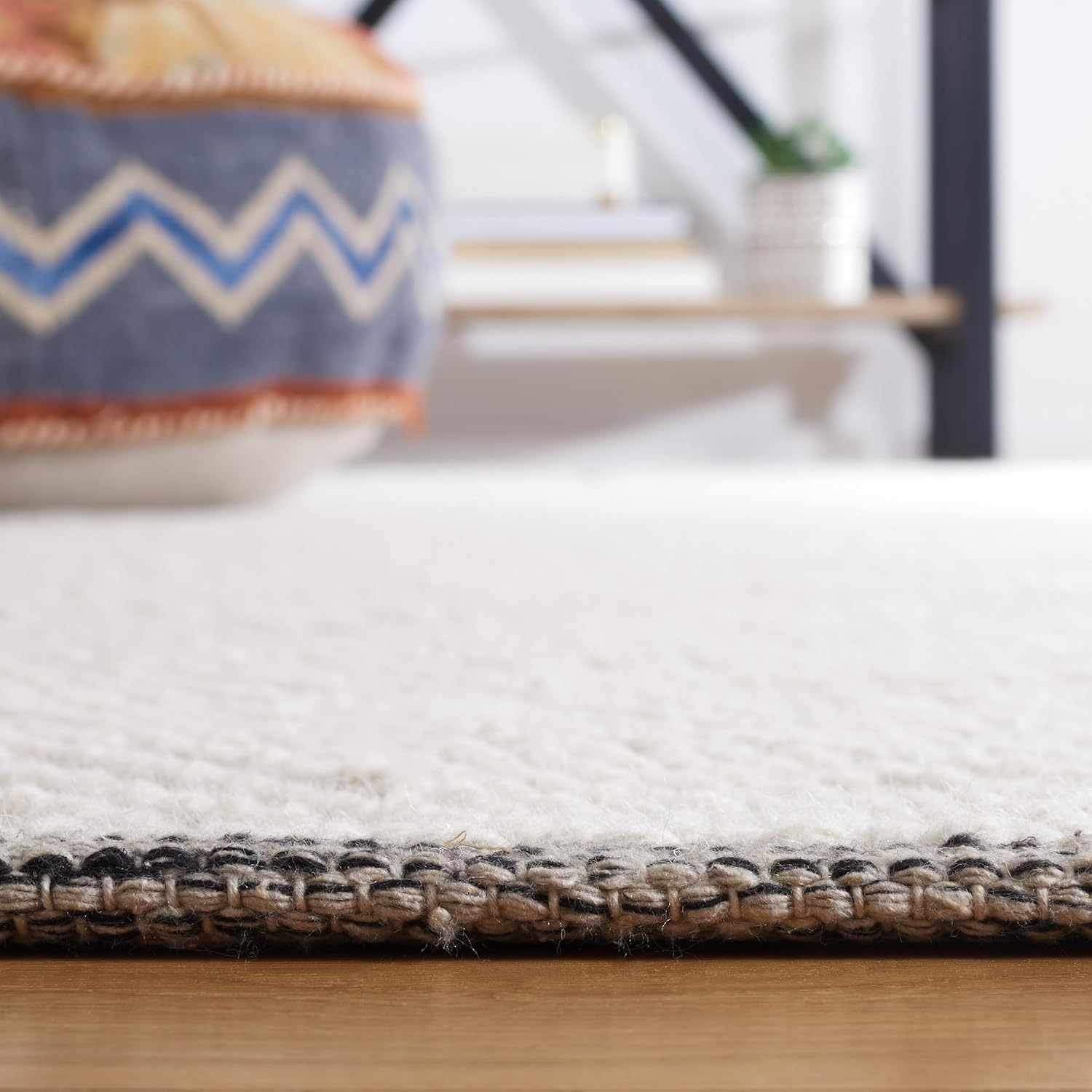 SAFAVIEH Natura Collection Area Rug - 8' Round, Ivory & Light Grey, Handmade Wool, Ideal for High Traffic Areas in Living Room, Bedroom (NAT503A)