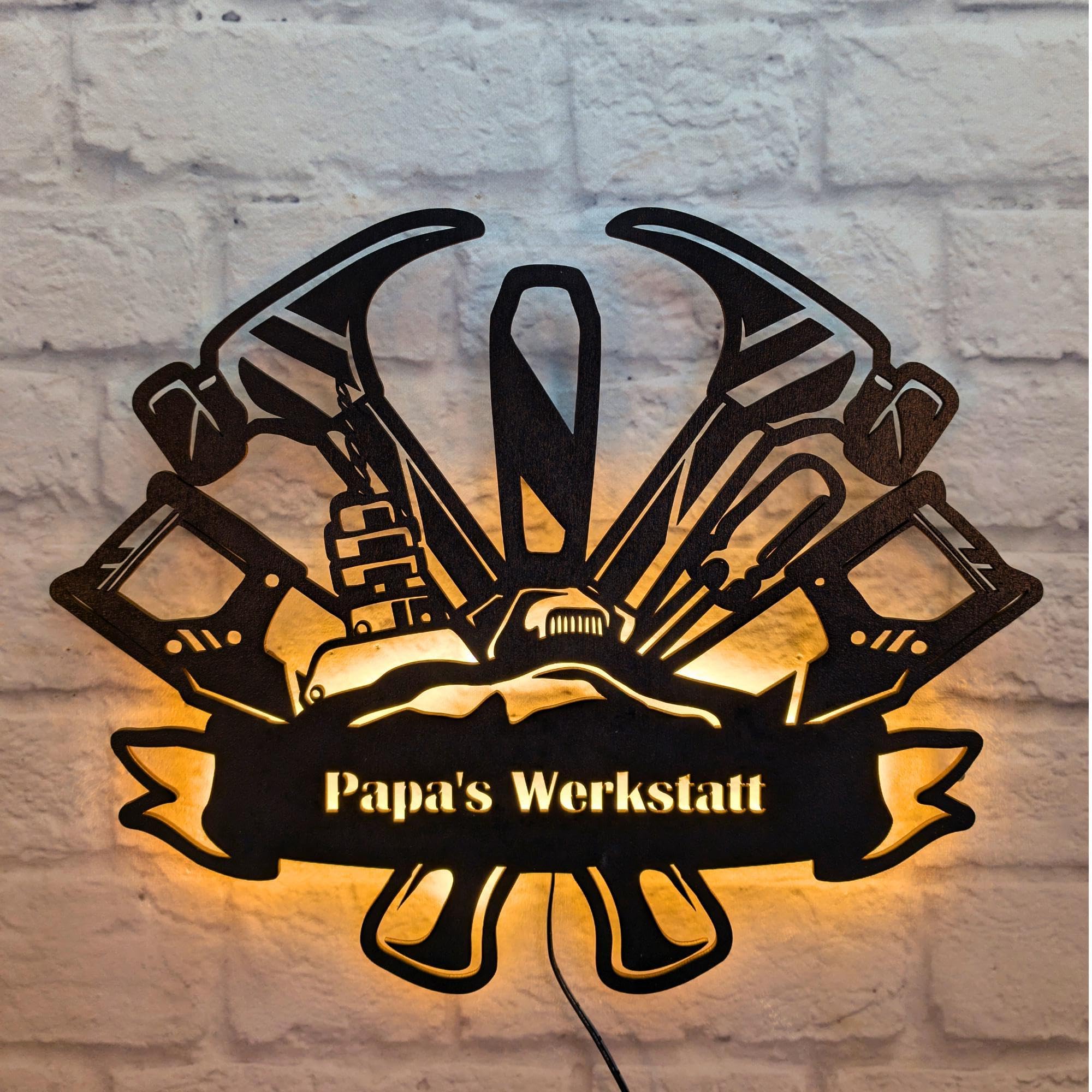 Areda Design WoodFriends Wanddeko „Papa’s Werkstatt“ – personalisierte Wanddekoration aus Holz – Geschenk zum Vatertag für Vater, Handwerker & Heimwerker