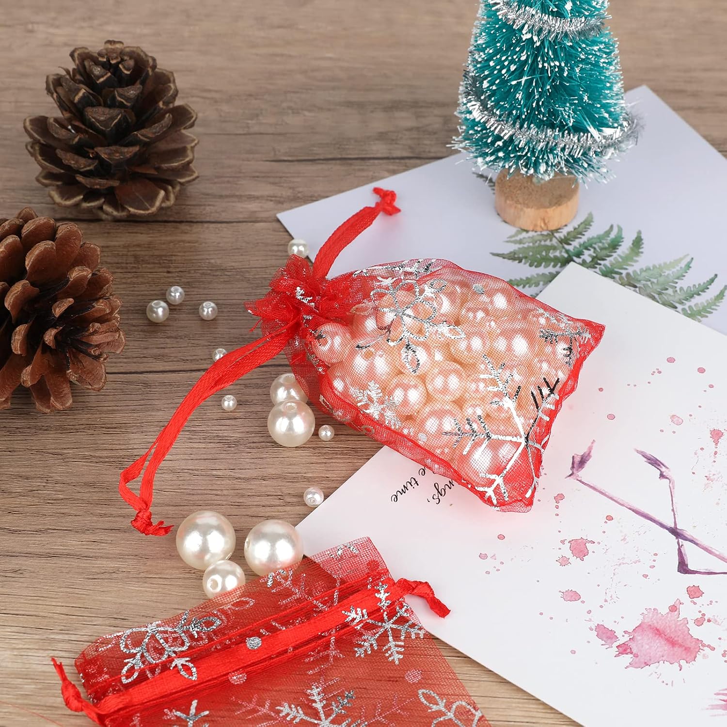 G2PLUS Red Christmas Organza Bags 7x9CM: 100PCS Snowflake Favour Bags for Presents Xmas Snowflake Gift Pouches for Reindeer Food Christmas - Image 5
