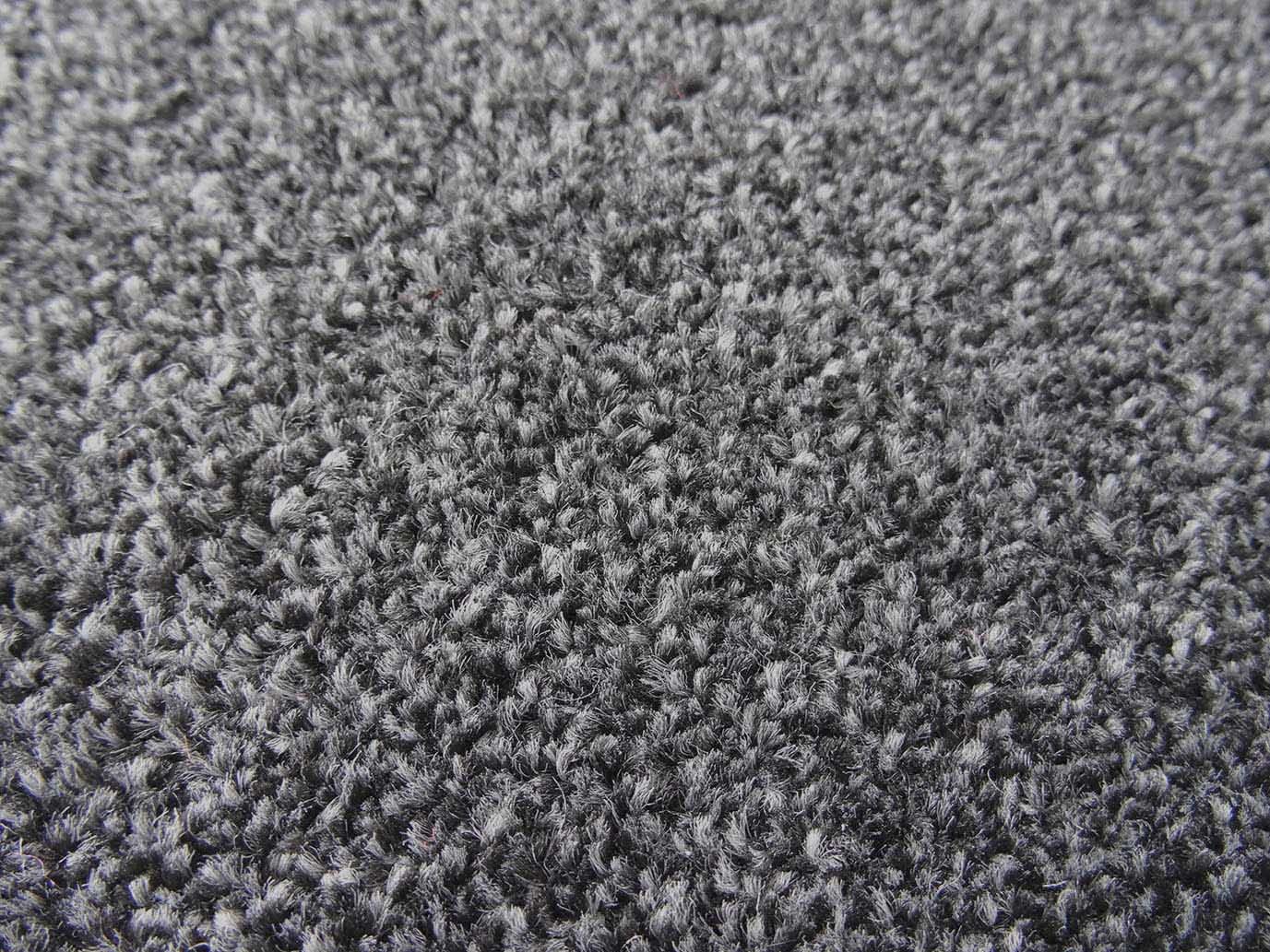 Flauschiger melierter Velours-Teppichboden Amalfi mit Textilrücken, grau, Zuschnitt (4m breit / 2m lang)