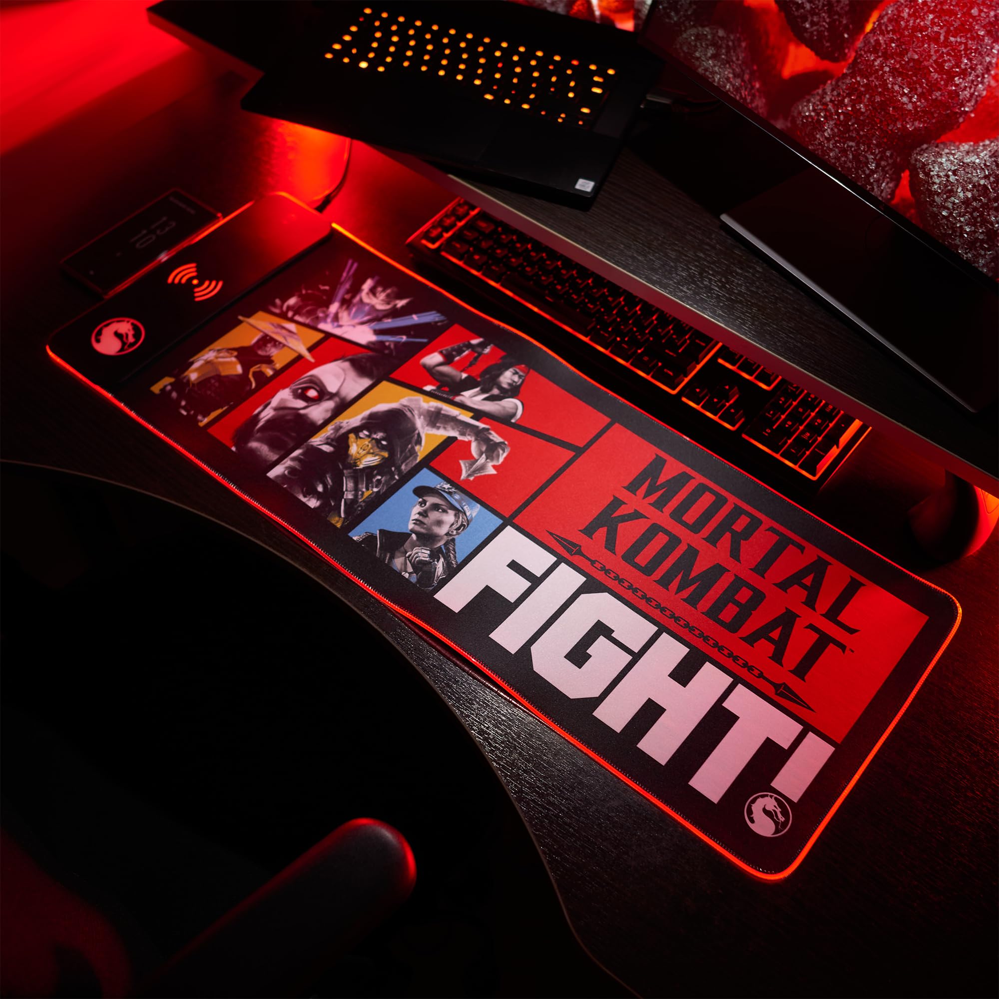 Numskull Games Mortal Kombat XL RGB Gaming-Mauspad mit 15W kabellosem Ladegerät | Anpassbare LED, rutschfest, wasserabweisend