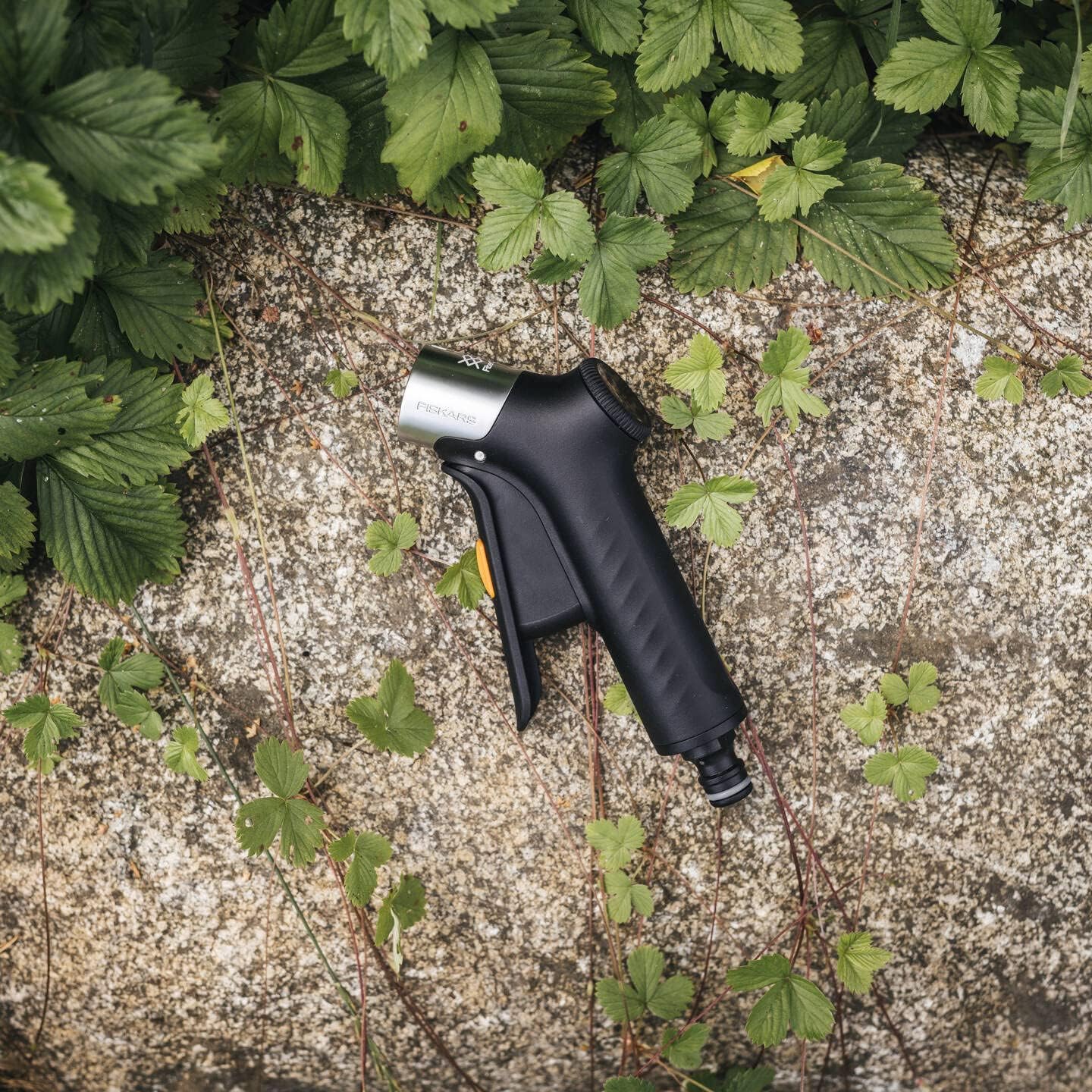 Fiskars 1067193 FC Spray Gun, Adjustable, Front Operation, Black/Orange