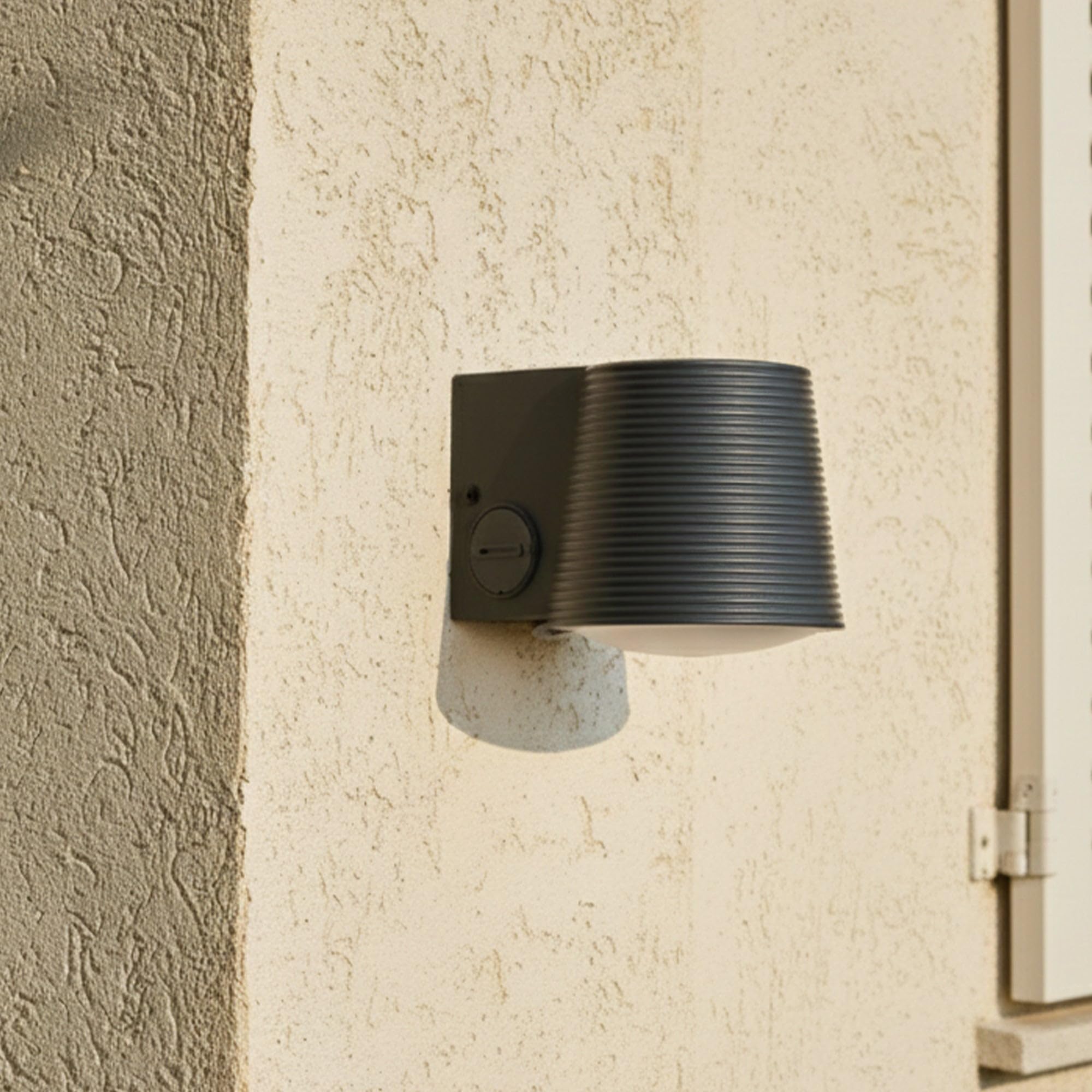 Lumisky Solarna lampa ścienna z czujnikiem ruchu LED SOLINE WALL ciepła biel/zimna H10,5 cm