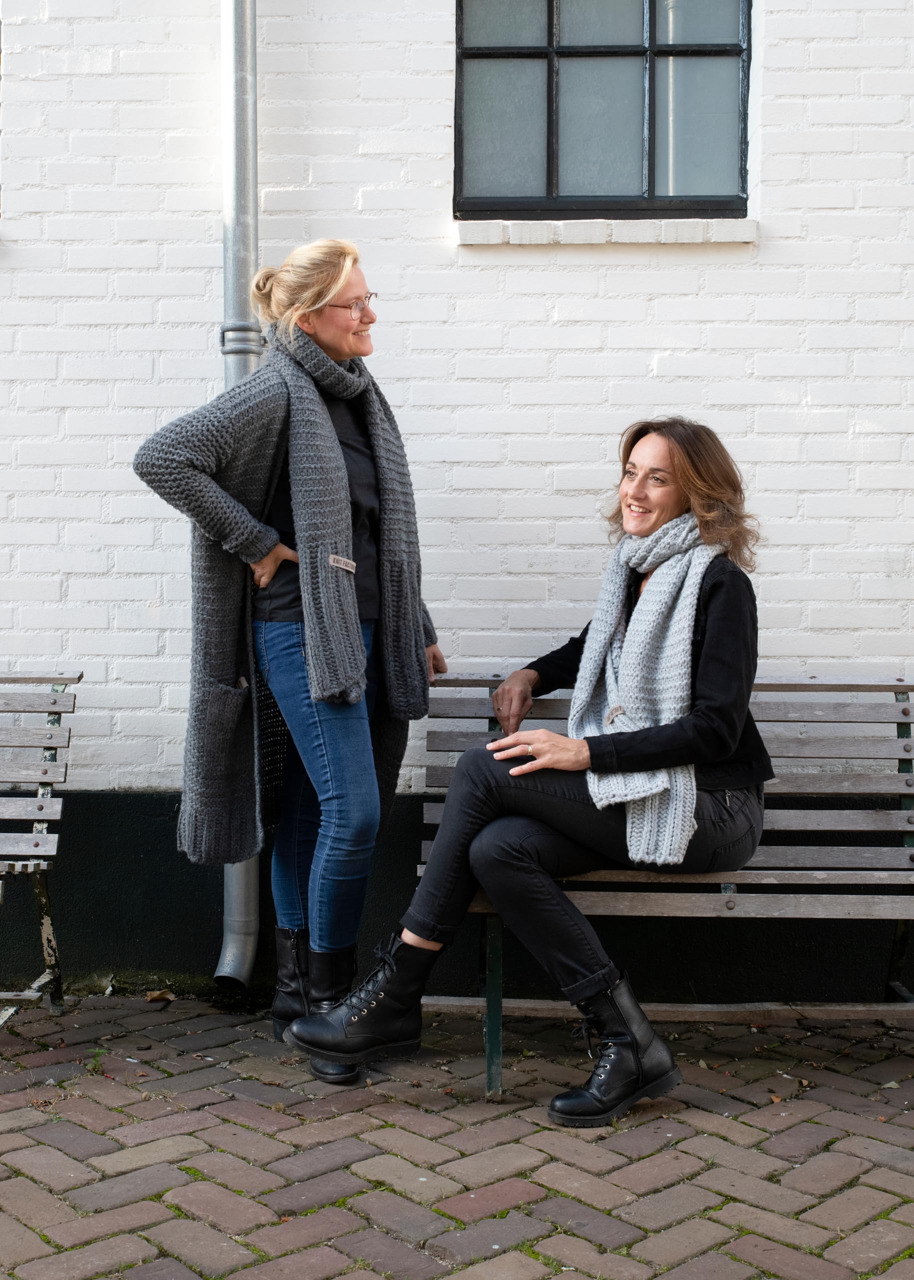 KNIT FACTORY - Alex Schal - Lange Strickschal - Mit grobmaschige Strickmuster - Aus Wolle - Für Damen und Herren - 200 x 45 cm