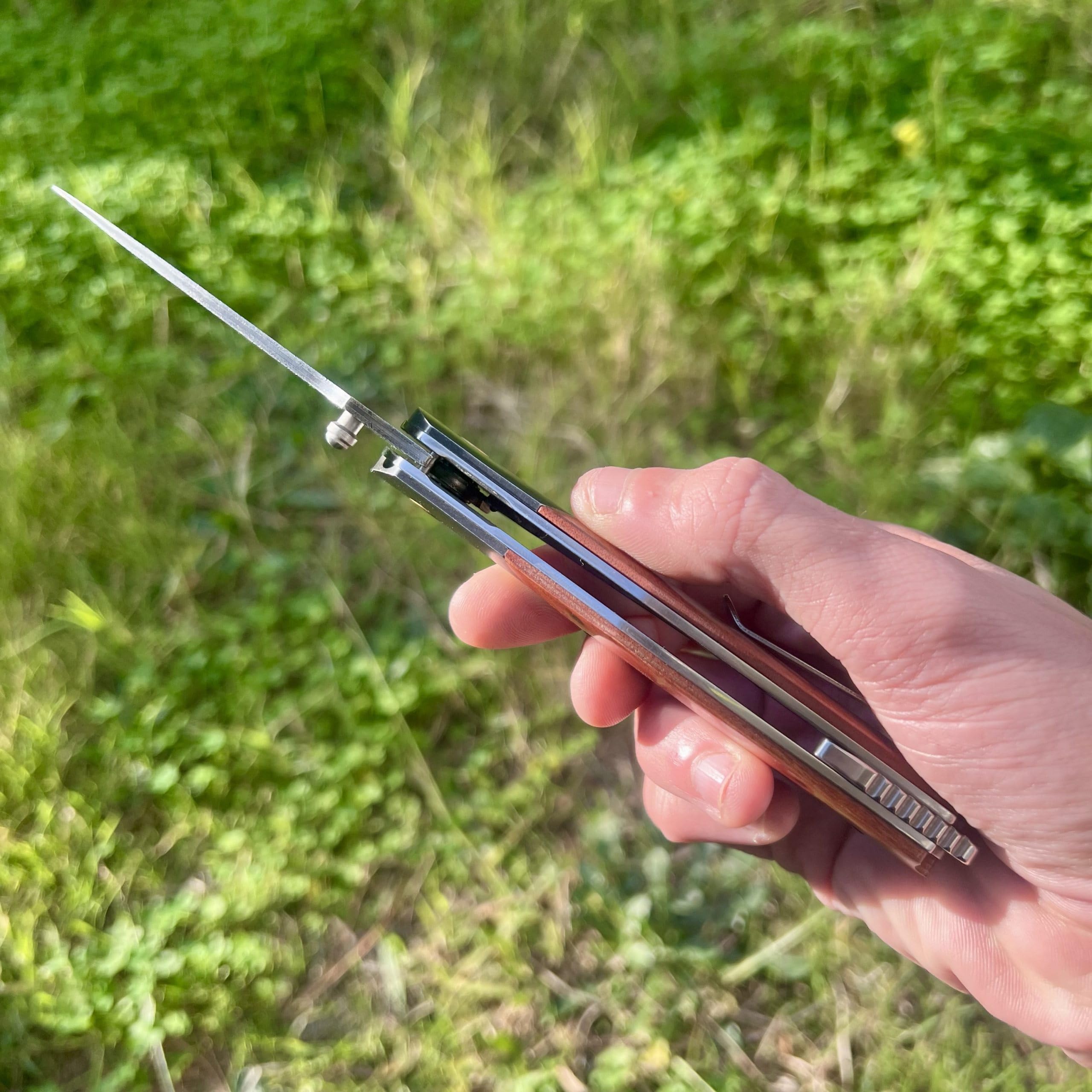 Coltello pieghevole lama acciaio damasco nero lusso camping pesca caccia manico legno edc taglio affilato artigianato collezione esterno regalo uomo bushcraft solido forgia cuscinetto sfere