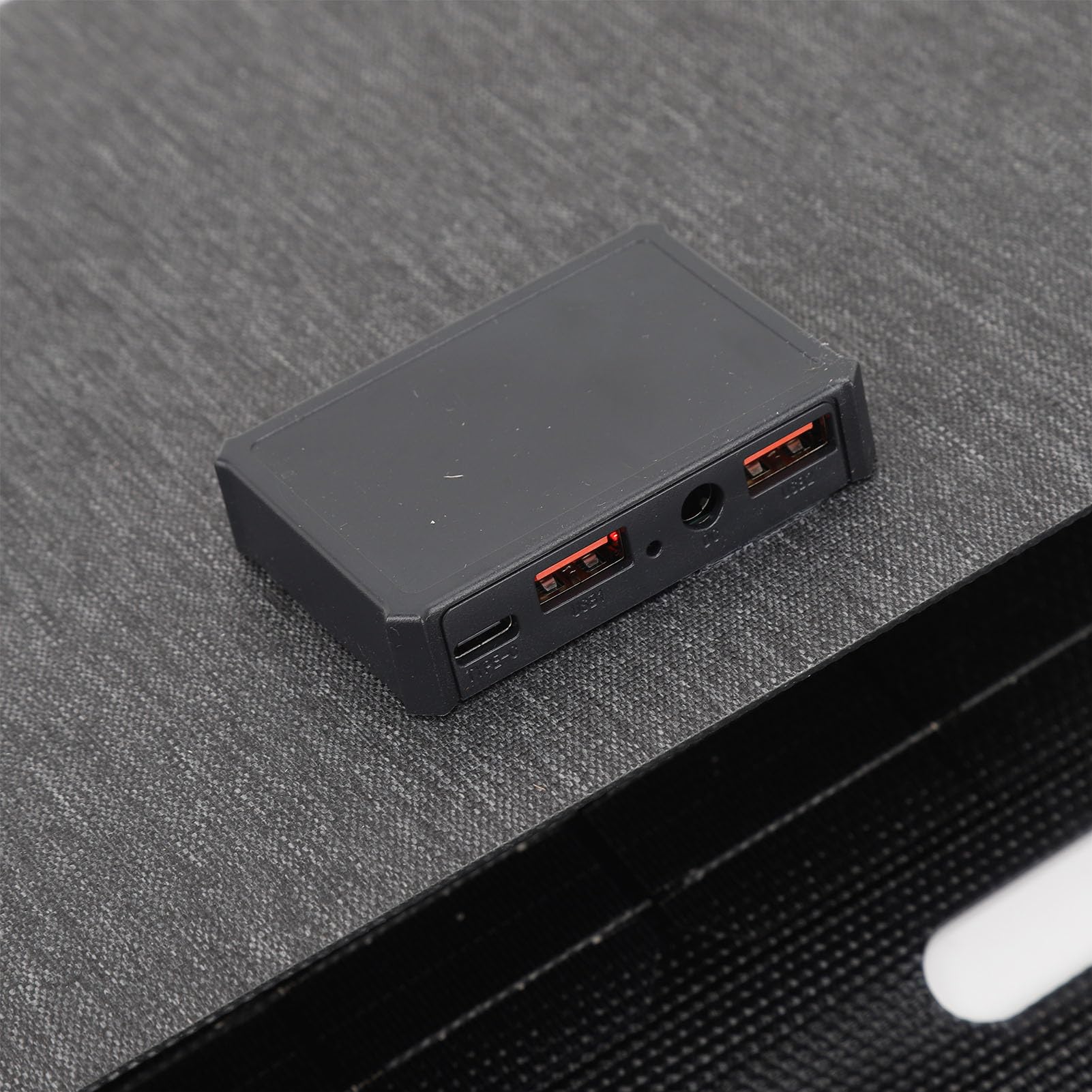 Efficienza Ad Alta Conversione Pannello Solare Pieghevole Caricatore 60W Monocristallino USB di Tipo C DC Design Impermeabile per Campeggio e Escursioni
