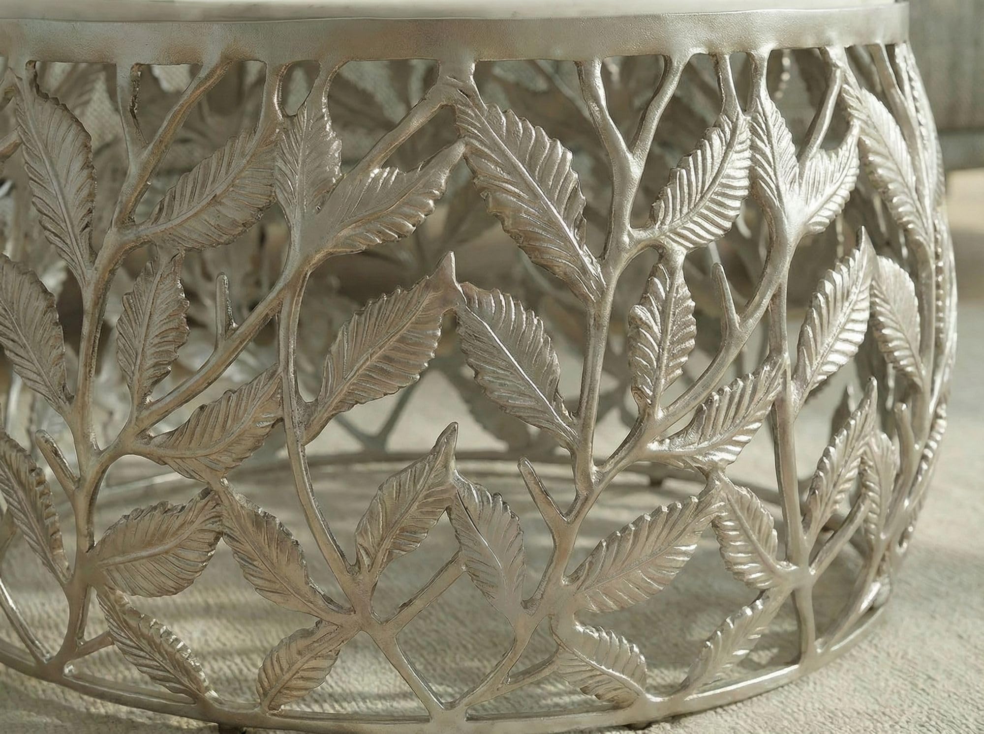 WOHNLING Set di 2 tavolini da salotto argento con piano in marmo bianco - Tavolino da soggiorno rotondo - Tavolino d'appoggio moderno in alluminio - Set tavolini da divano in alluminio con struttura i