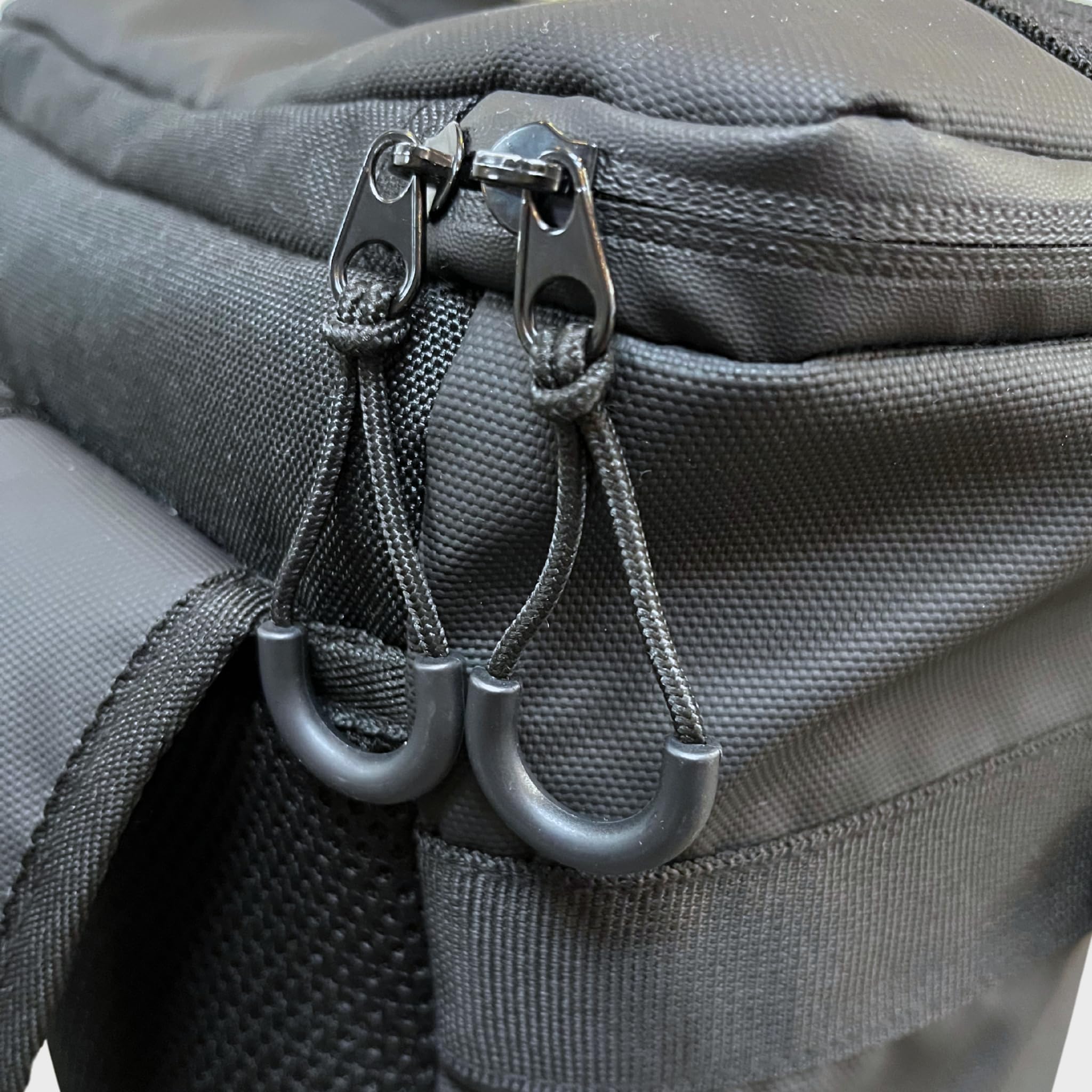 Sac à Dos Judo Yūjin – 45 L | Sac de Sport pour Judogi, Ceinture, Equipement | Dos Rembourré, Compartiments Intérieurs & Poche PC | Taille Bagage Cabine | Résistant à l’Humidité – Fighting Films