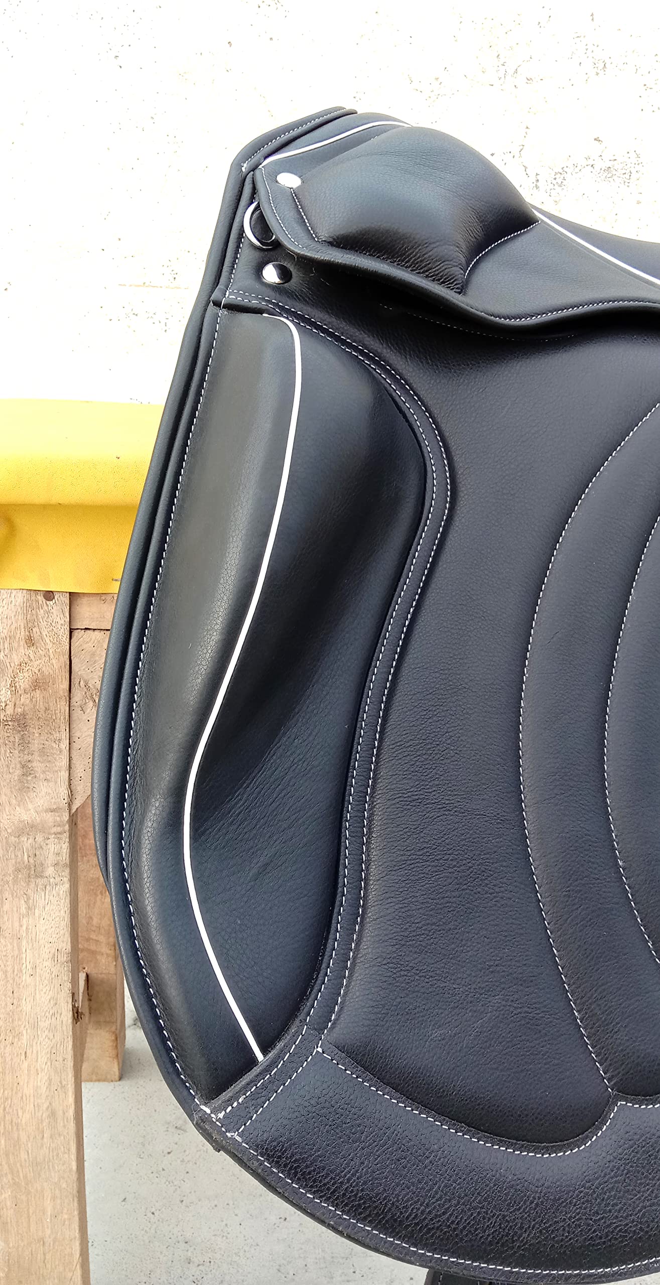 Leder-Dressur-Monoflap-Wechseleisensattel/Leather Dressage Monoflap Changeable Gullets Saddle (17")
