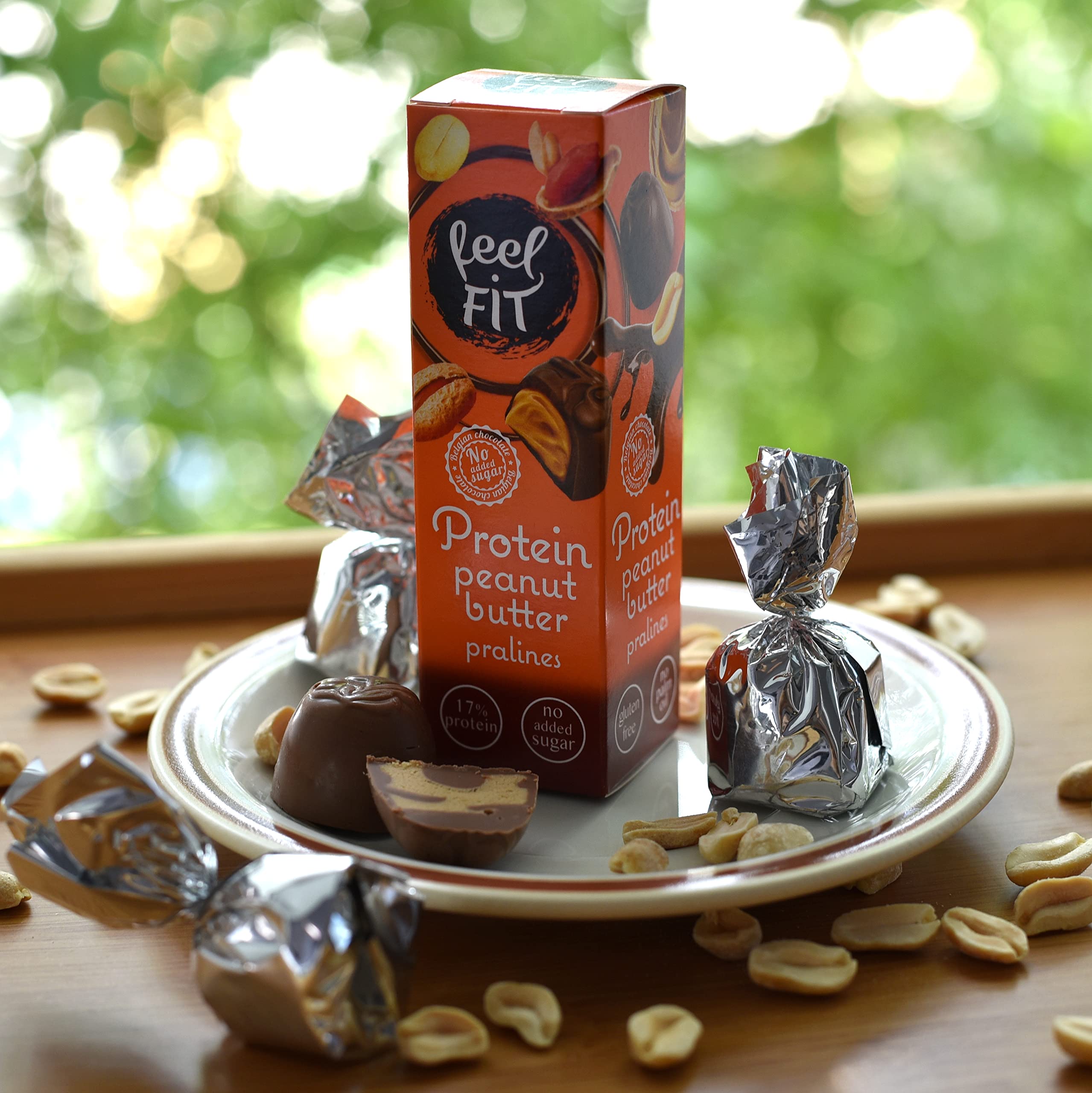 Feel FIT Protein Beurre de cacahuète Pralinés au chocolat au lait belge. Sans sucre, sans gluten, protein snack (12 x 33 g)