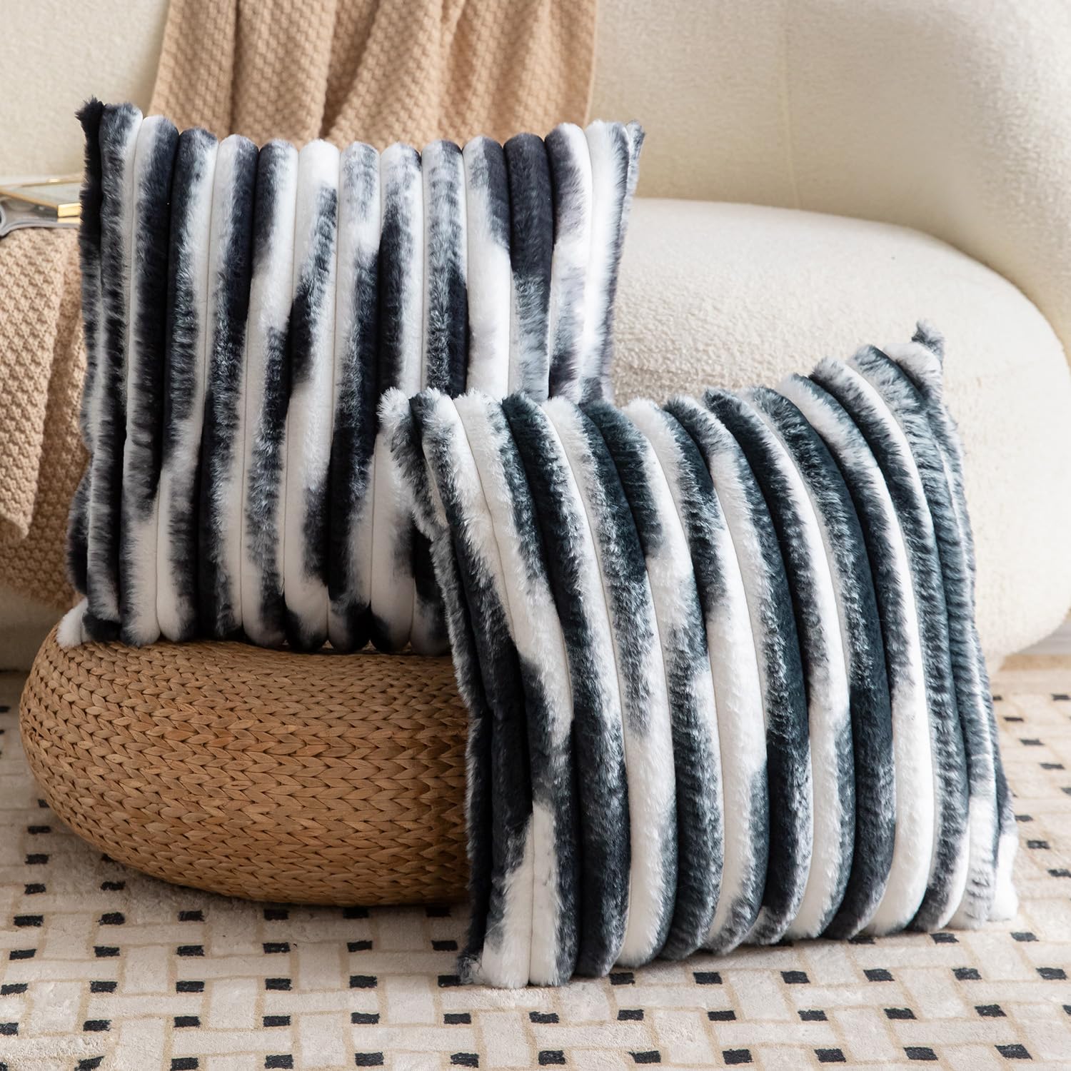 Madizz Set of 2 Faux Fur Decorative Cushion Covers 20x20 inch, 50x50 cm, Dark Blue White Soft Couch Throw Pillows for Bed Modern Pillowcases for Sofa Livingroom Home Decor