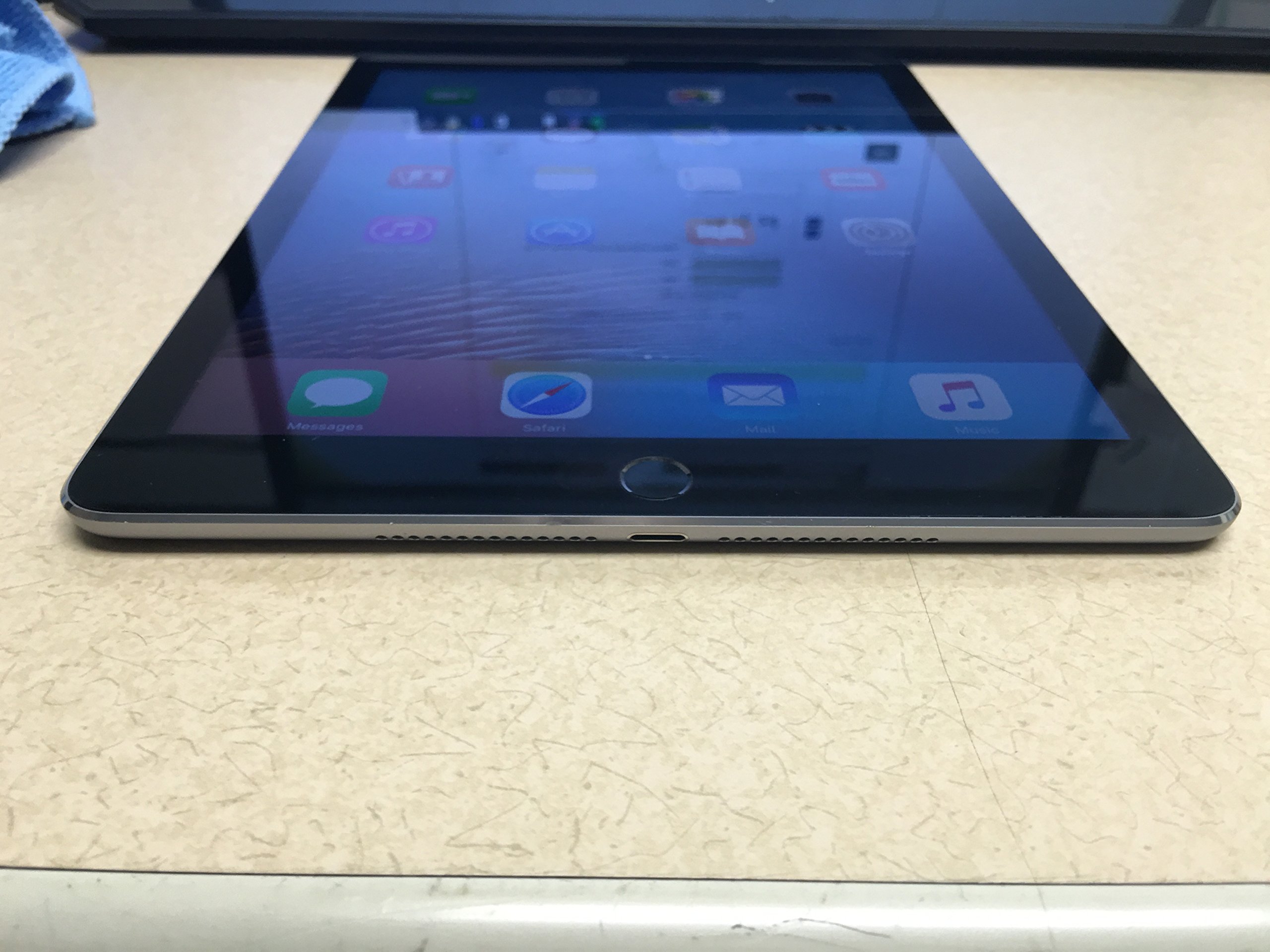 Apple iPad Air 2 Tablet (9.7 inch,128GB, Wi-Fi + Cellular) Space