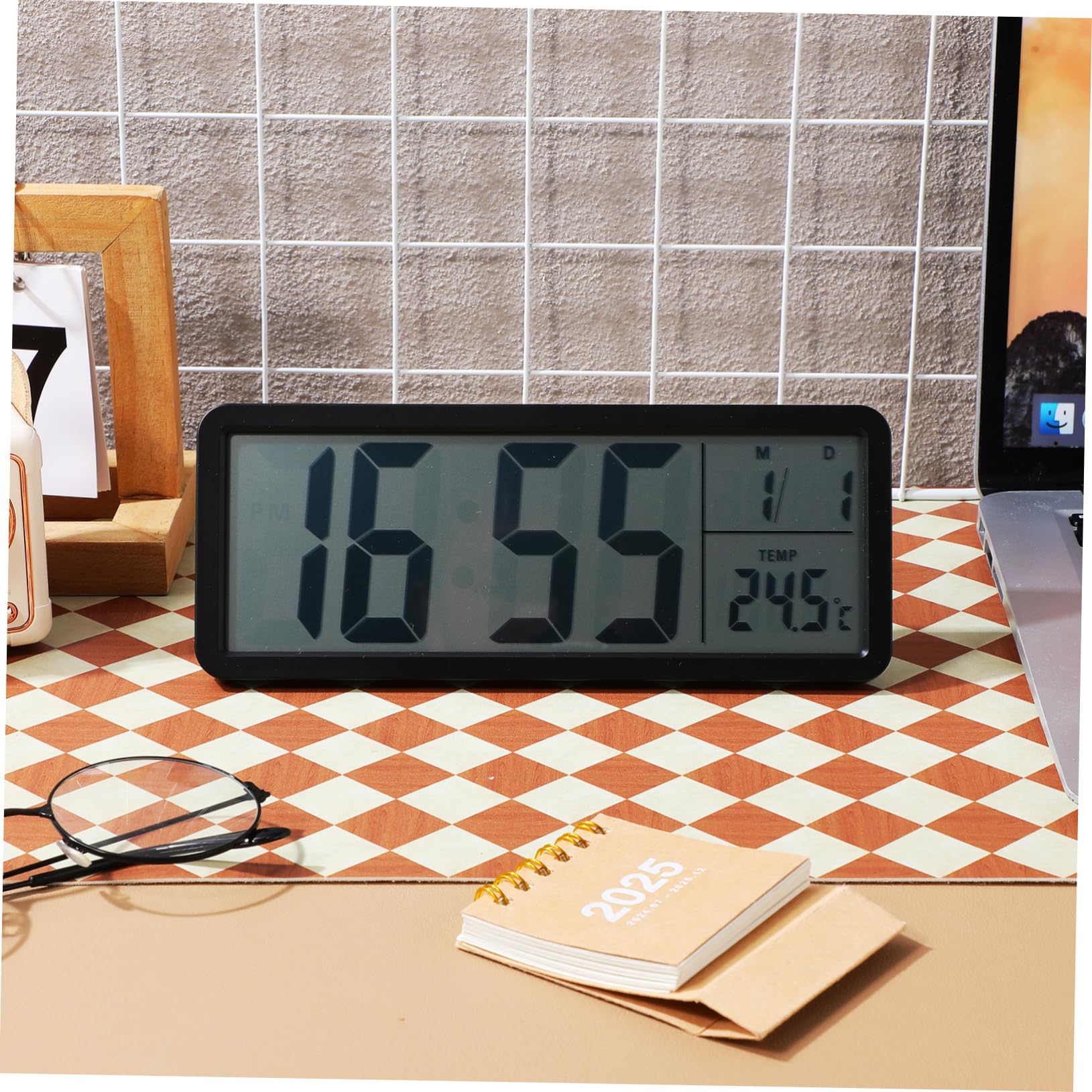 UKCOCO Reloj de Pared Digital Moderno con Pantalla LED Indicador de Fecha y Temperatura Sensor Integrado para Control Montaje Pared para Dormitorio Salón y Oficina