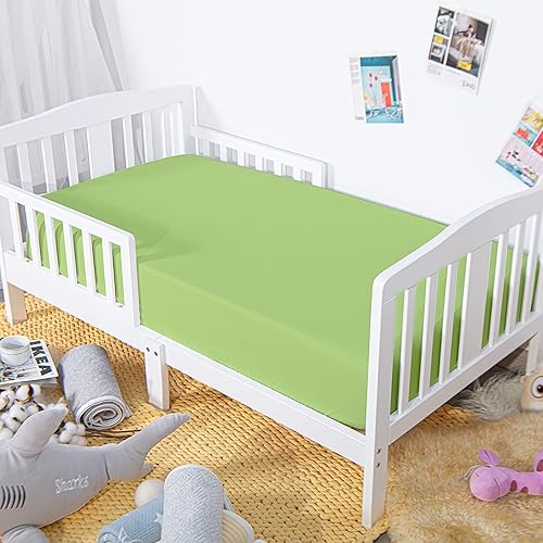 Miniatura 5 de NTBAY Sábana bajera ajustable de microfibra para cuna (28 x 52 pulgadas) y funda de almohada con cierre de sobre (14 x 20 pulgadas), color verde