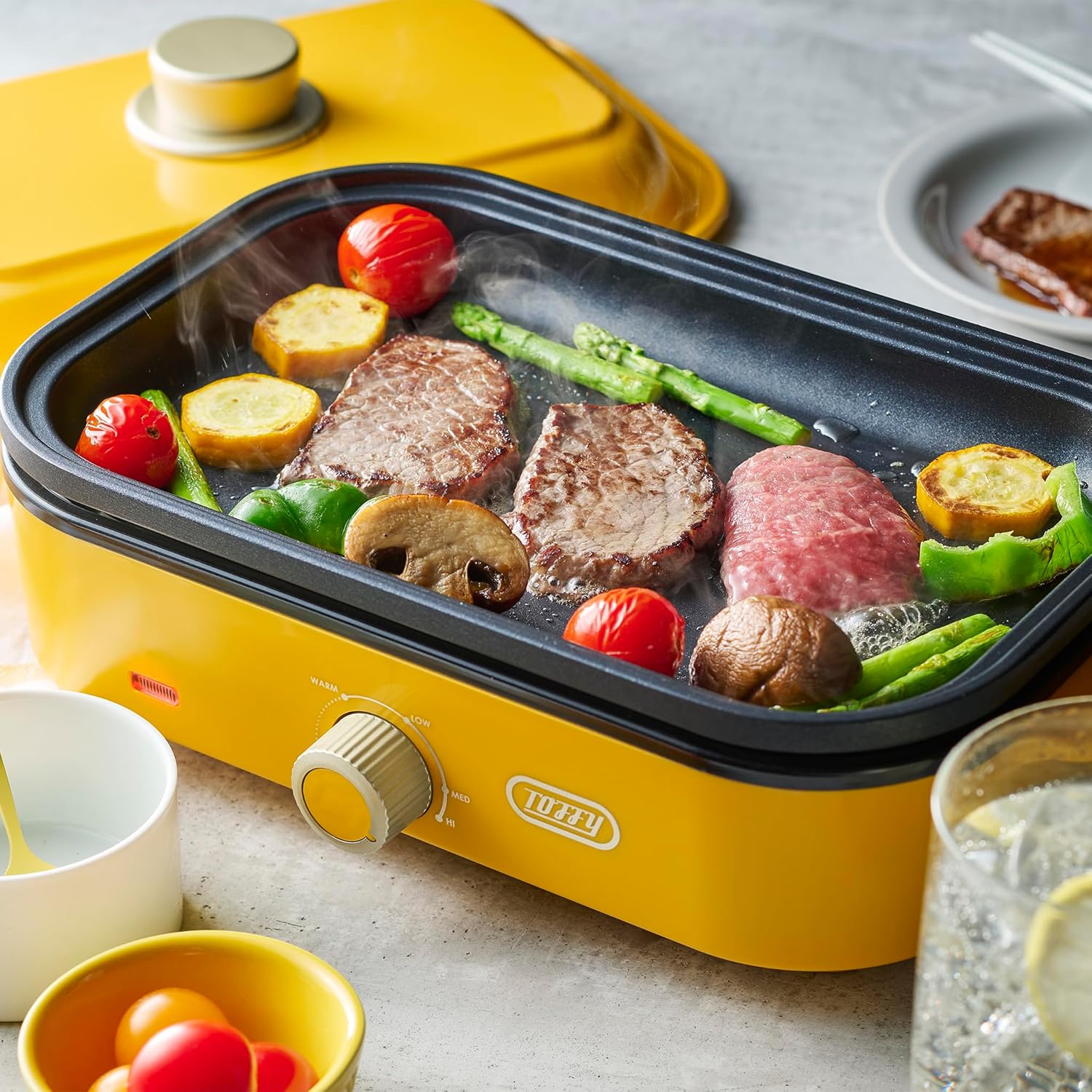 【Toffy/トフィー】ホットプレート ミニ K-HHP1 コンパクト 1～2人用 フタ付き 蒸し料理 別売プレート たこ焼き 深鍋 普段使い ホームパーティー カラーバリエーション豊富 かわいい おしゃれ K-HHP1 (カナリアイエロー)