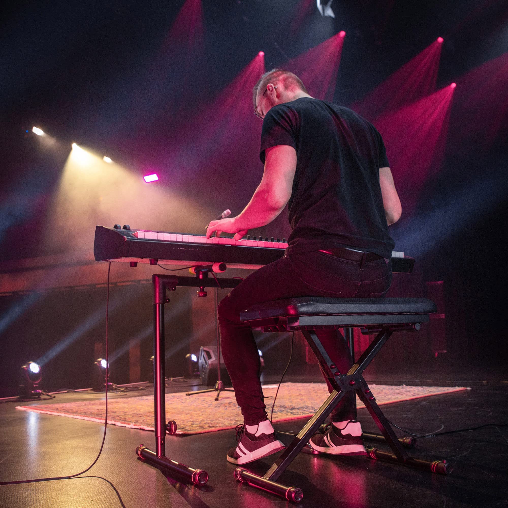 Gravity FK SEAT 1 - Klappbare Keyboardbank mit Höhenverstellung, Belastbarkeit bis 120 kg, schwarz