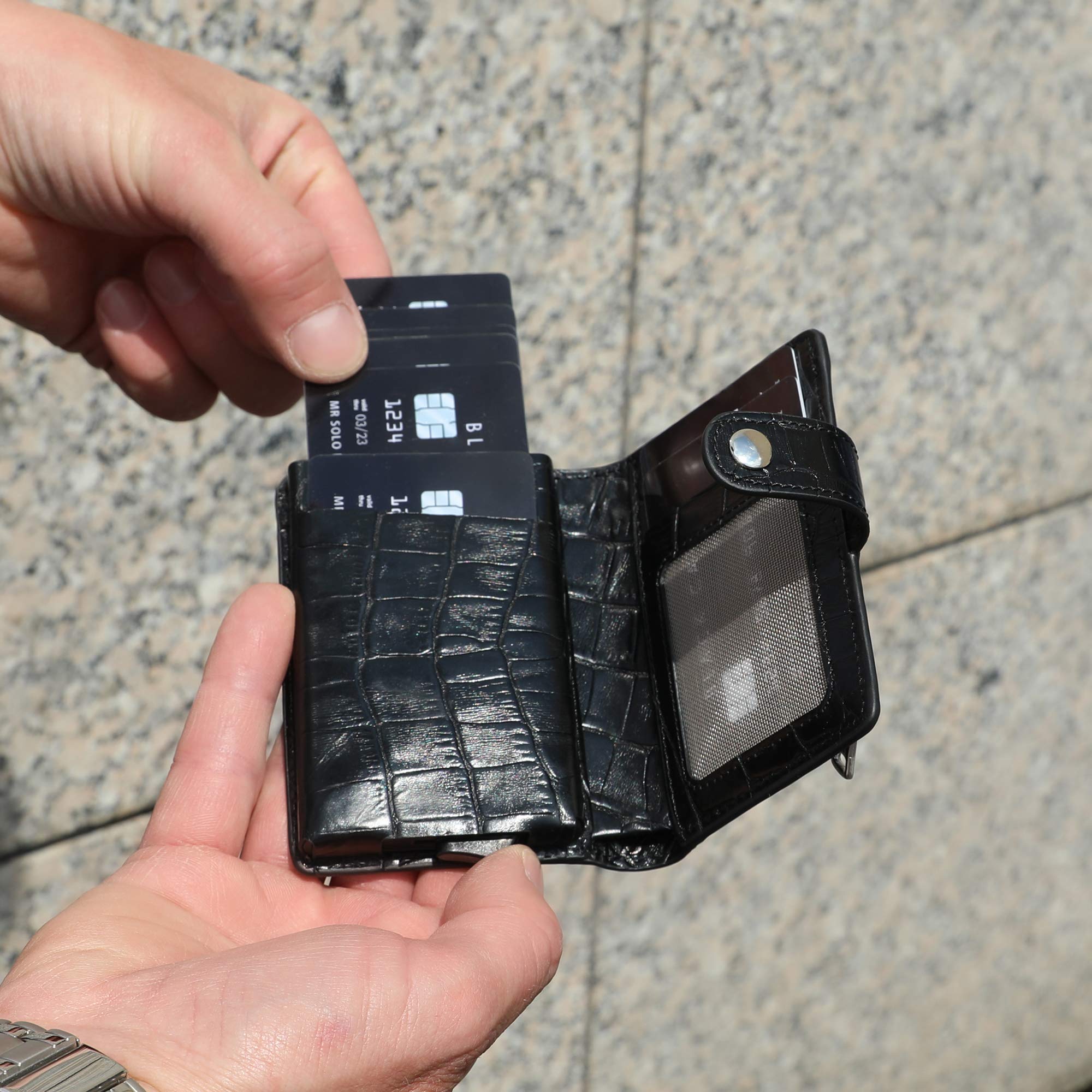 Solo Pelle Leder Geldbörse Q-Wallet mit integriertem Kartenetui für 15 Karten + Geldscheine geeignet | Kreditkartenetui mit RFID (Kroko Schwarz)